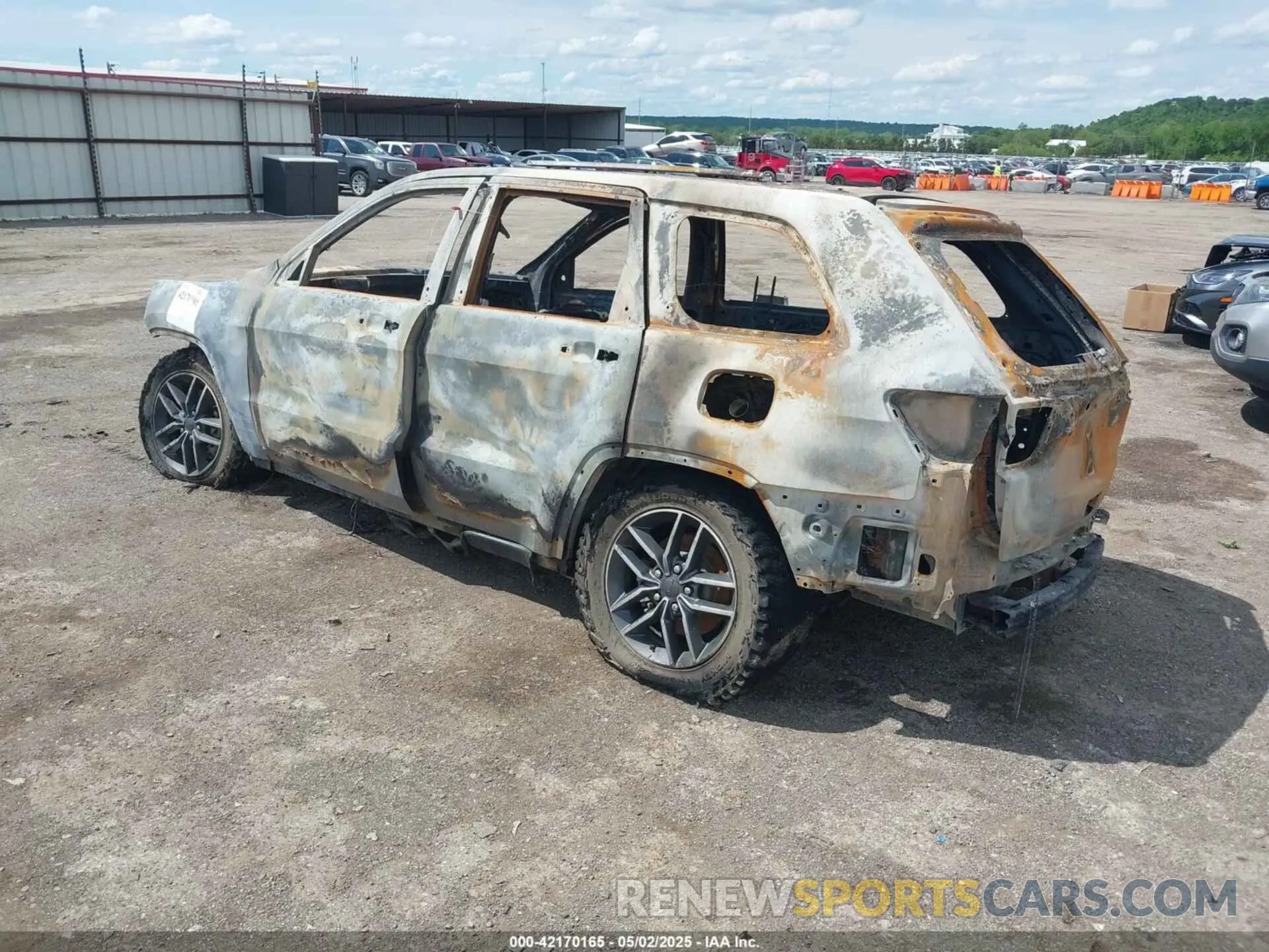 3 Photograph of a damaged car 1C4RJEBG6KC751424 JEEP GRAND CHEROKEE 2019