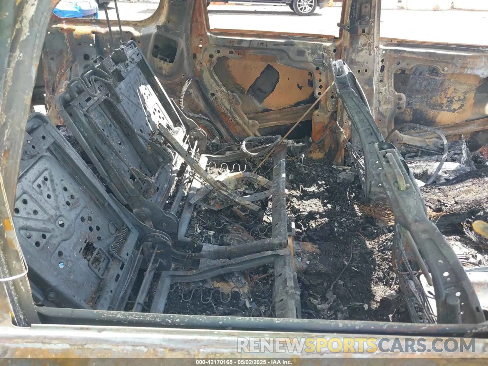 8 Photograph of a damaged car 1C4RJEBG6KC751424 JEEP GRAND CHEROKEE 2019