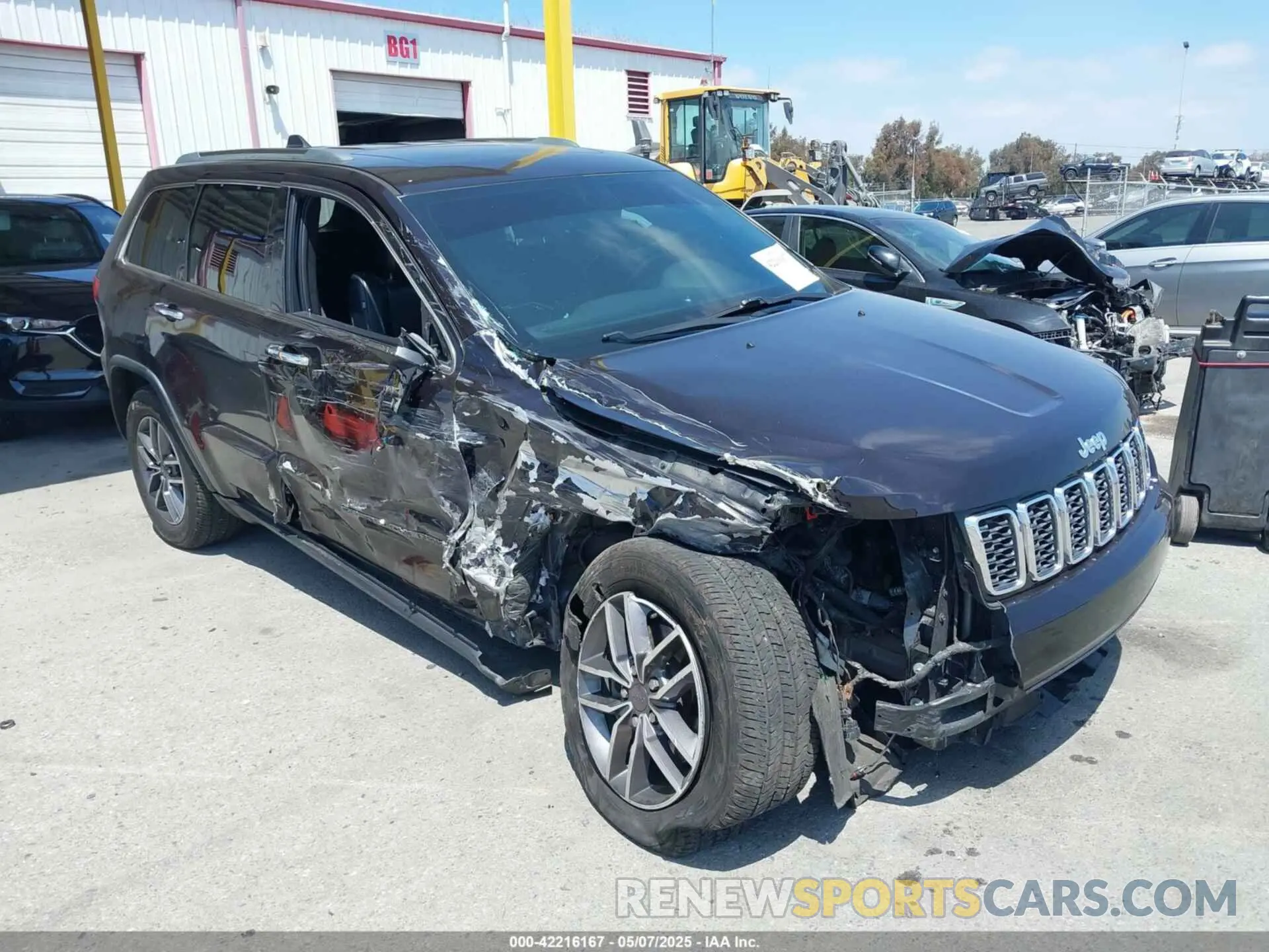 1 Photograph of a damaged car 1C4RJEBG7KC530267 JEEP GRAND CHEROKEE 2019