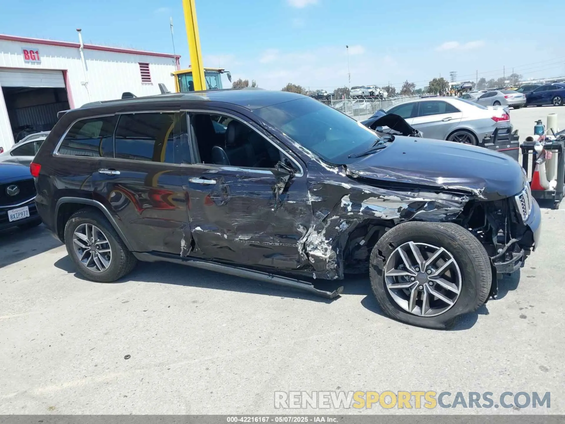 13 Photograph of a damaged car 1C4RJEBG7KC530267 JEEP GRAND CHEROKEE 2019