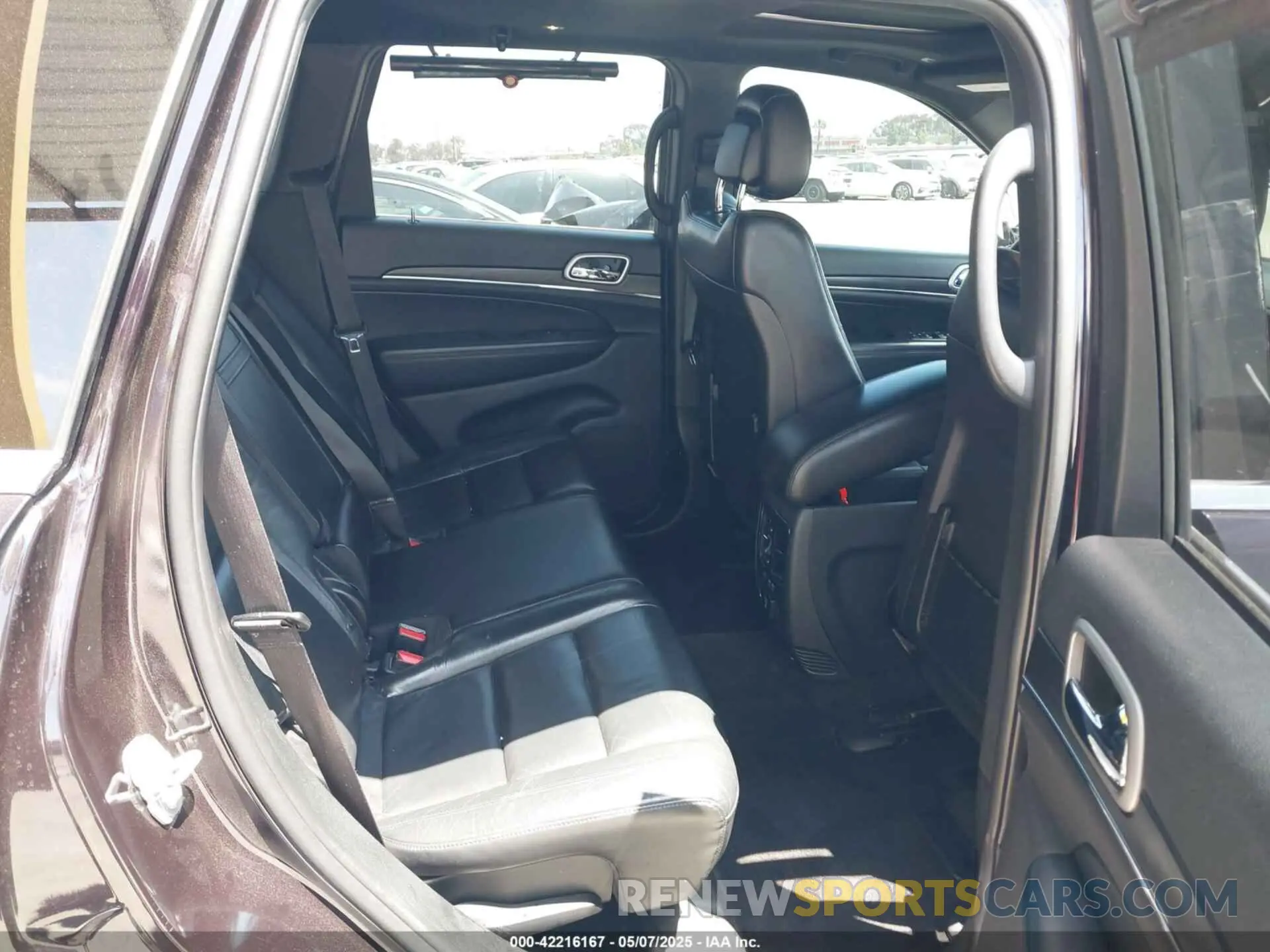 8 Photograph of a damaged car 1C4RJEBG7KC530267 JEEP GRAND CHEROKEE 2019