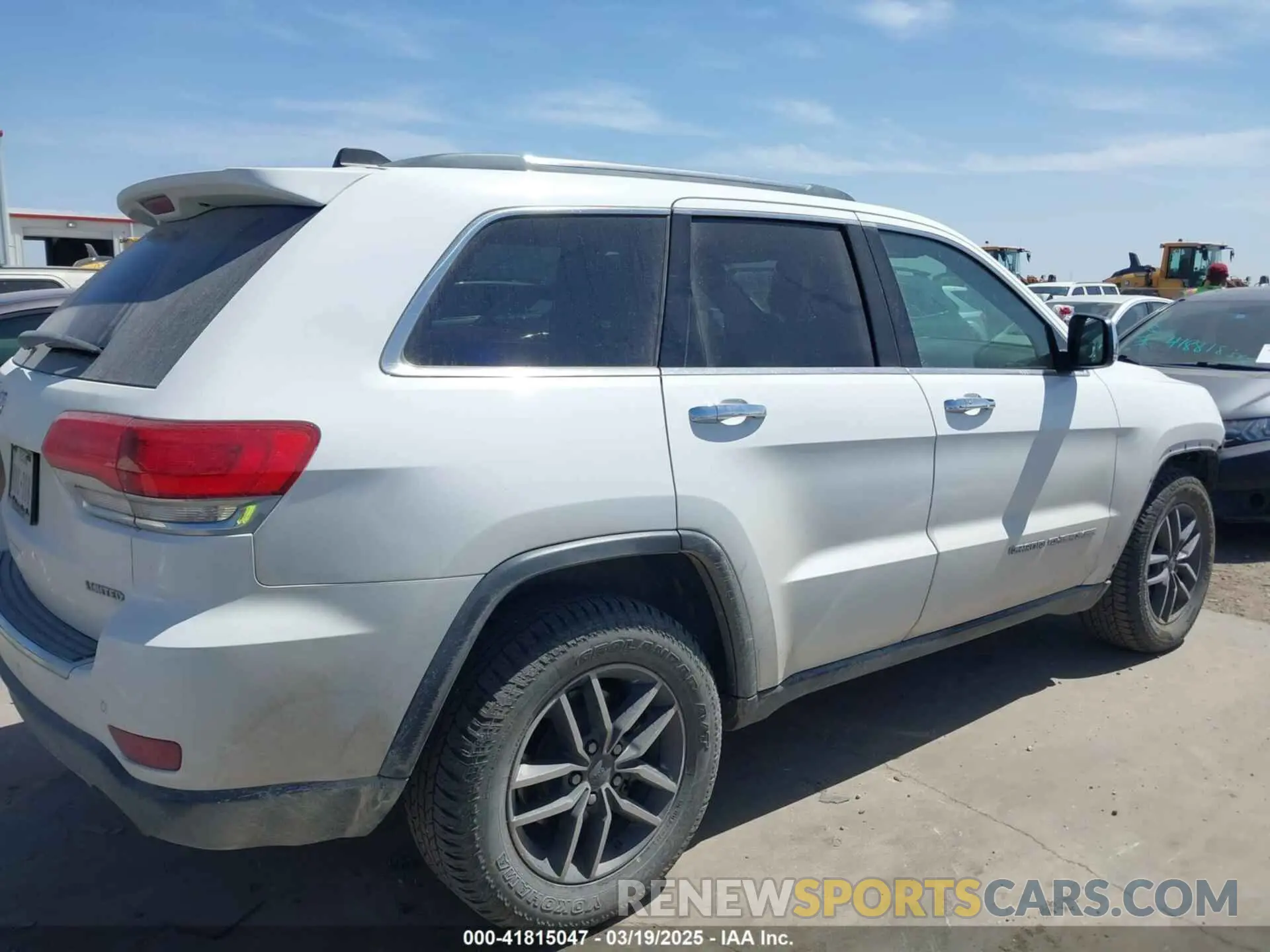 14 Photograph of a damaged car 1C4RJEBG7KC680587 JEEP GRAND CHEROKEE 2019