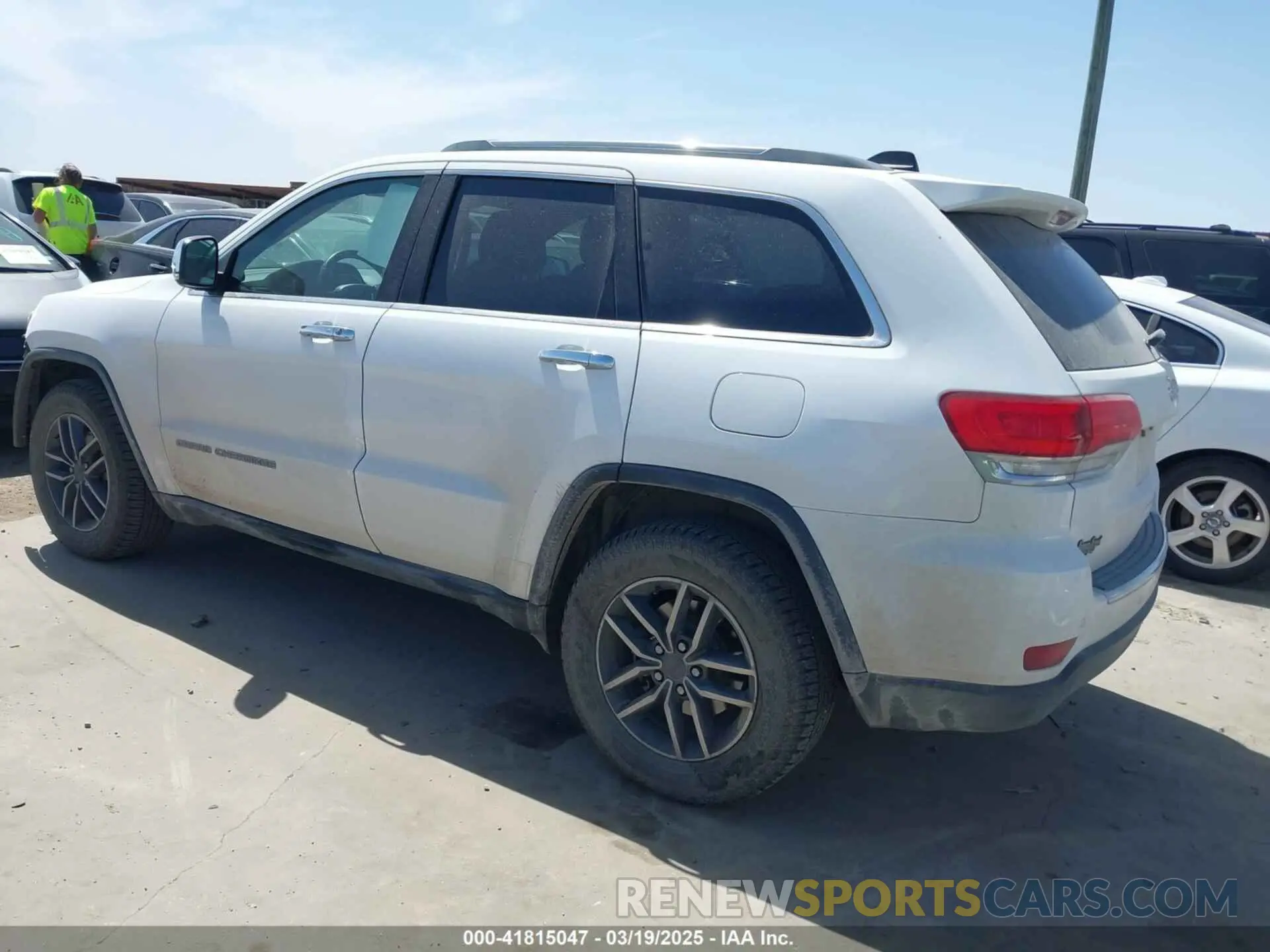 15 Photograph of a damaged car 1C4RJEBG7KC680587 JEEP GRAND CHEROKEE 2019