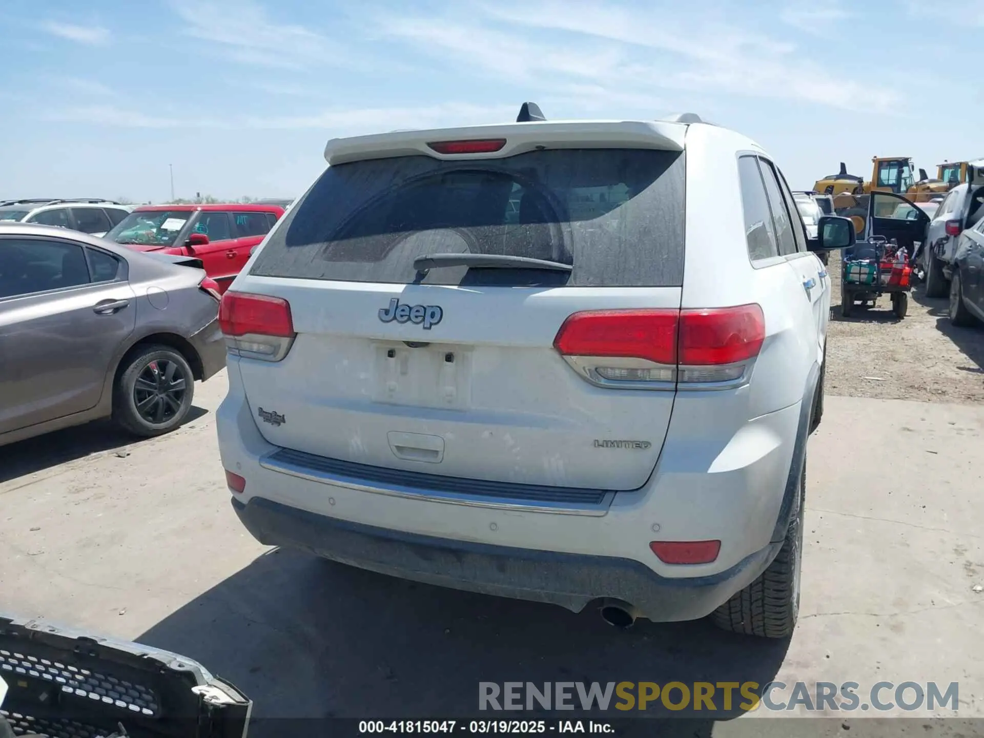 17 Photograph of a damaged car 1C4RJEBG7KC680587 JEEP GRAND CHEROKEE 2019