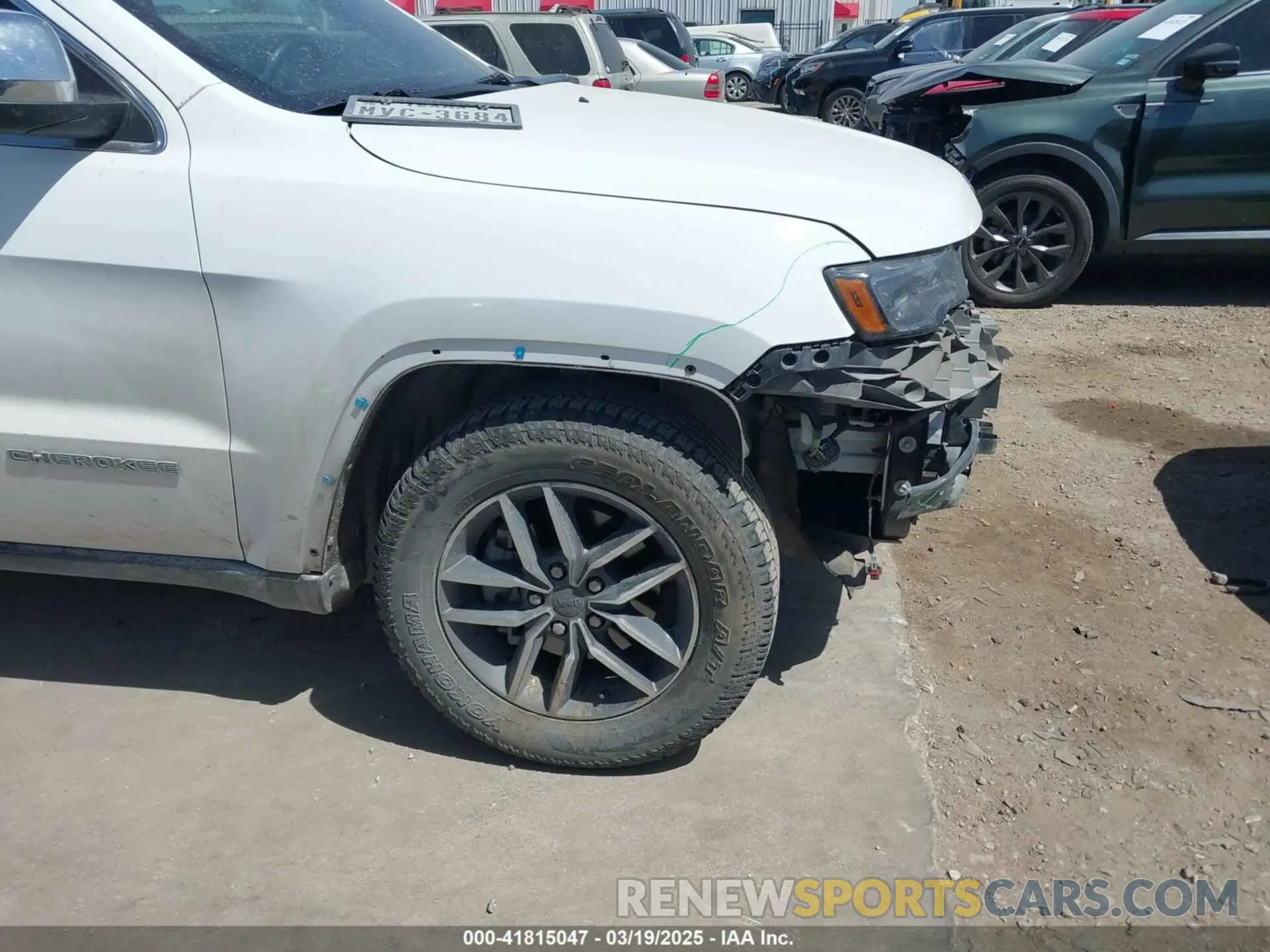 18 Photograph of a damaged car 1C4RJEBG7KC680587 JEEP GRAND CHEROKEE 2019