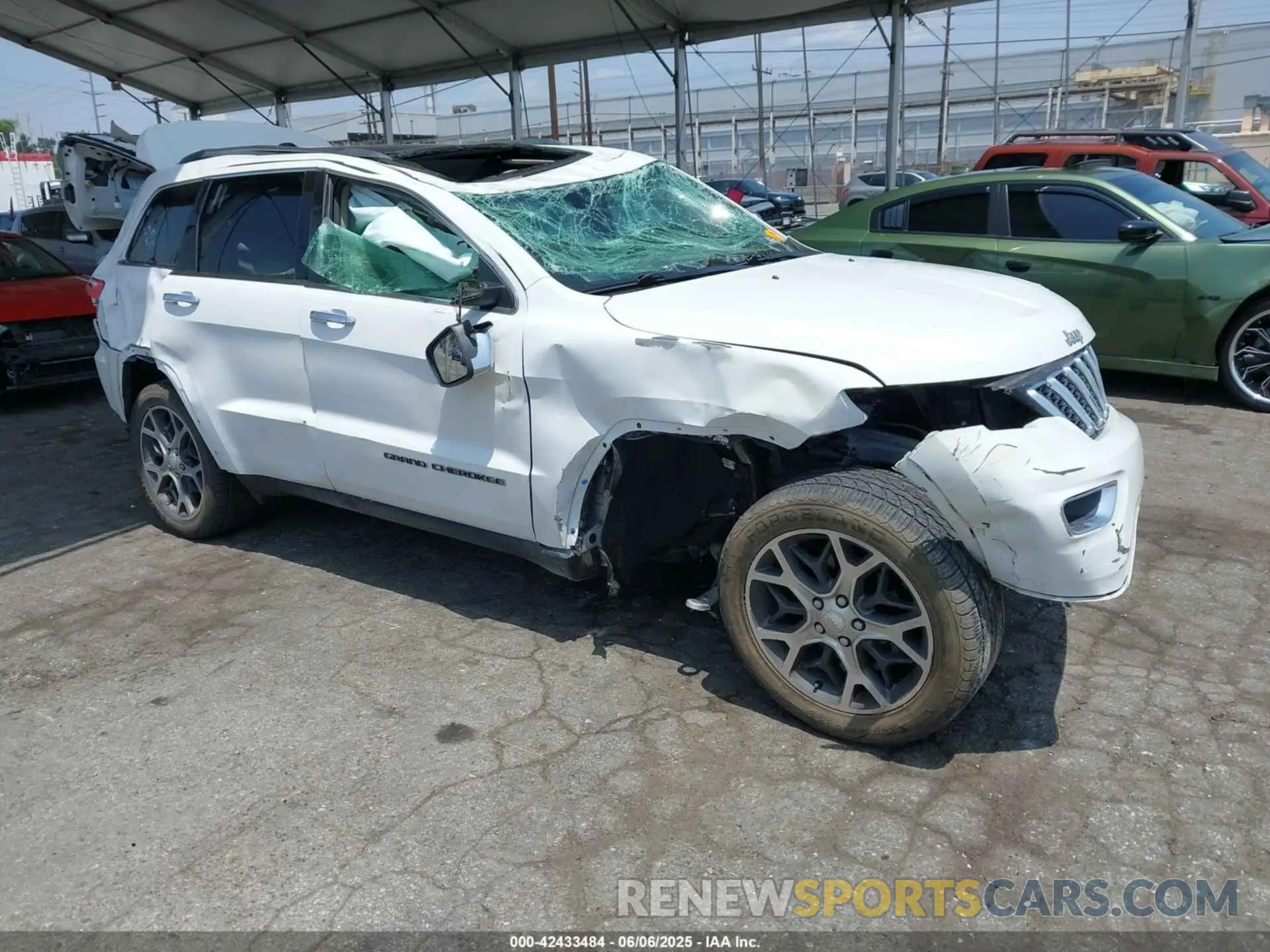 1 Photograph of a damaged car 1C4RJEBG7KC680959 JEEP GRAND CHEROKEE 2019