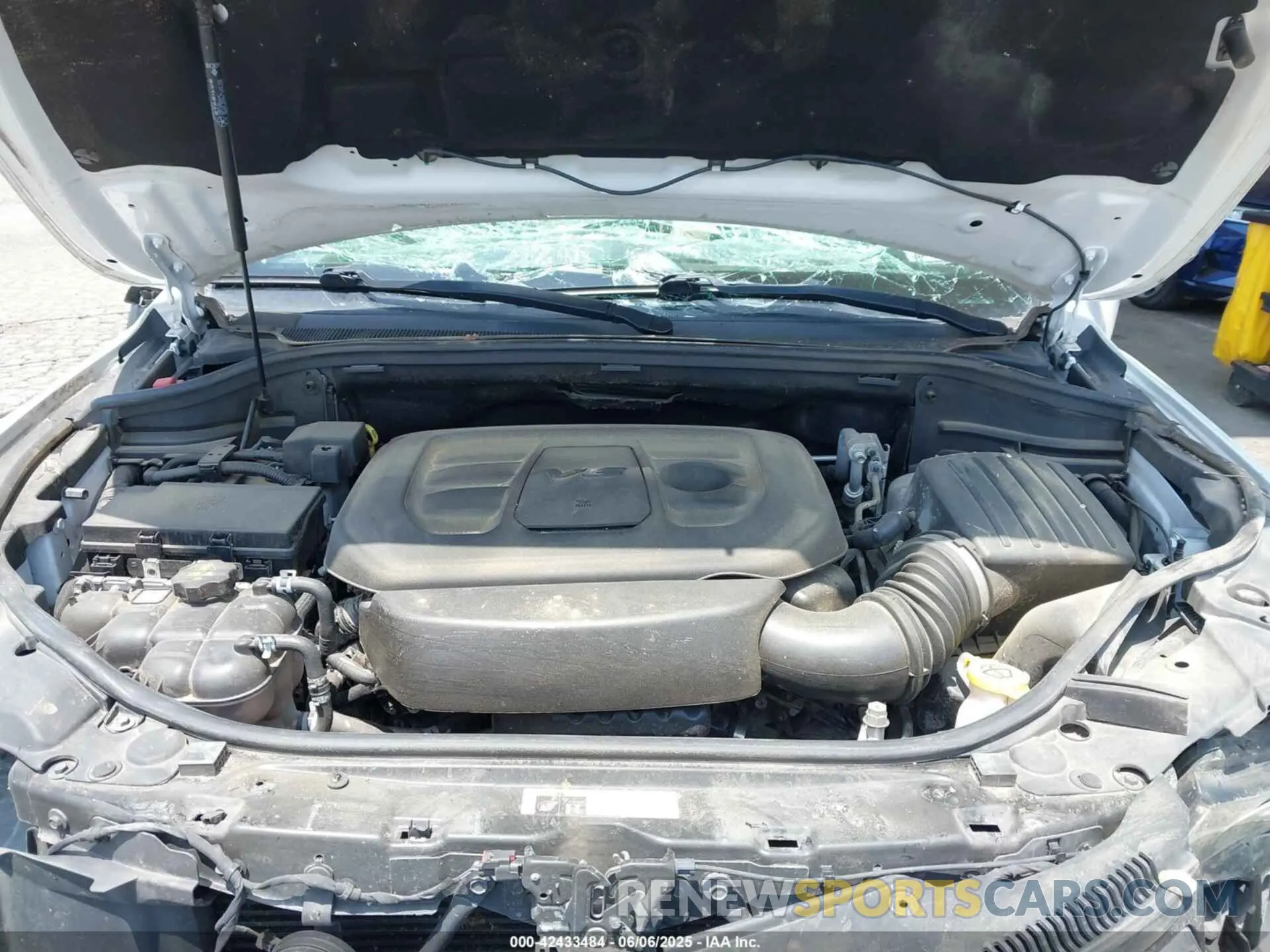 10 Photograph of a damaged car 1C4RJEBG7KC680959 JEEP GRAND CHEROKEE 2019