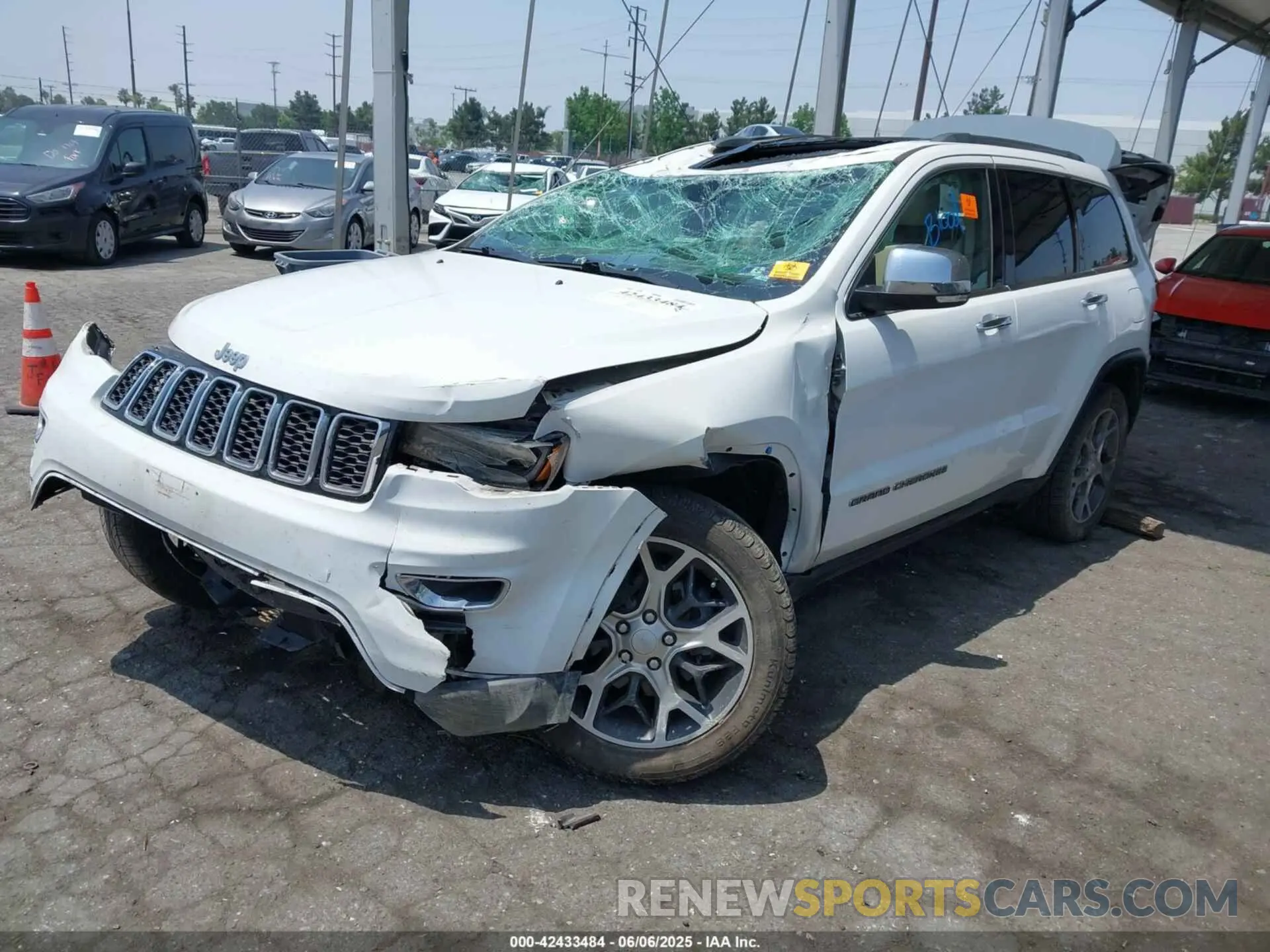 2 Photograph of a damaged car 1C4RJEBG7KC680959 JEEP GRAND CHEROKEE 2019