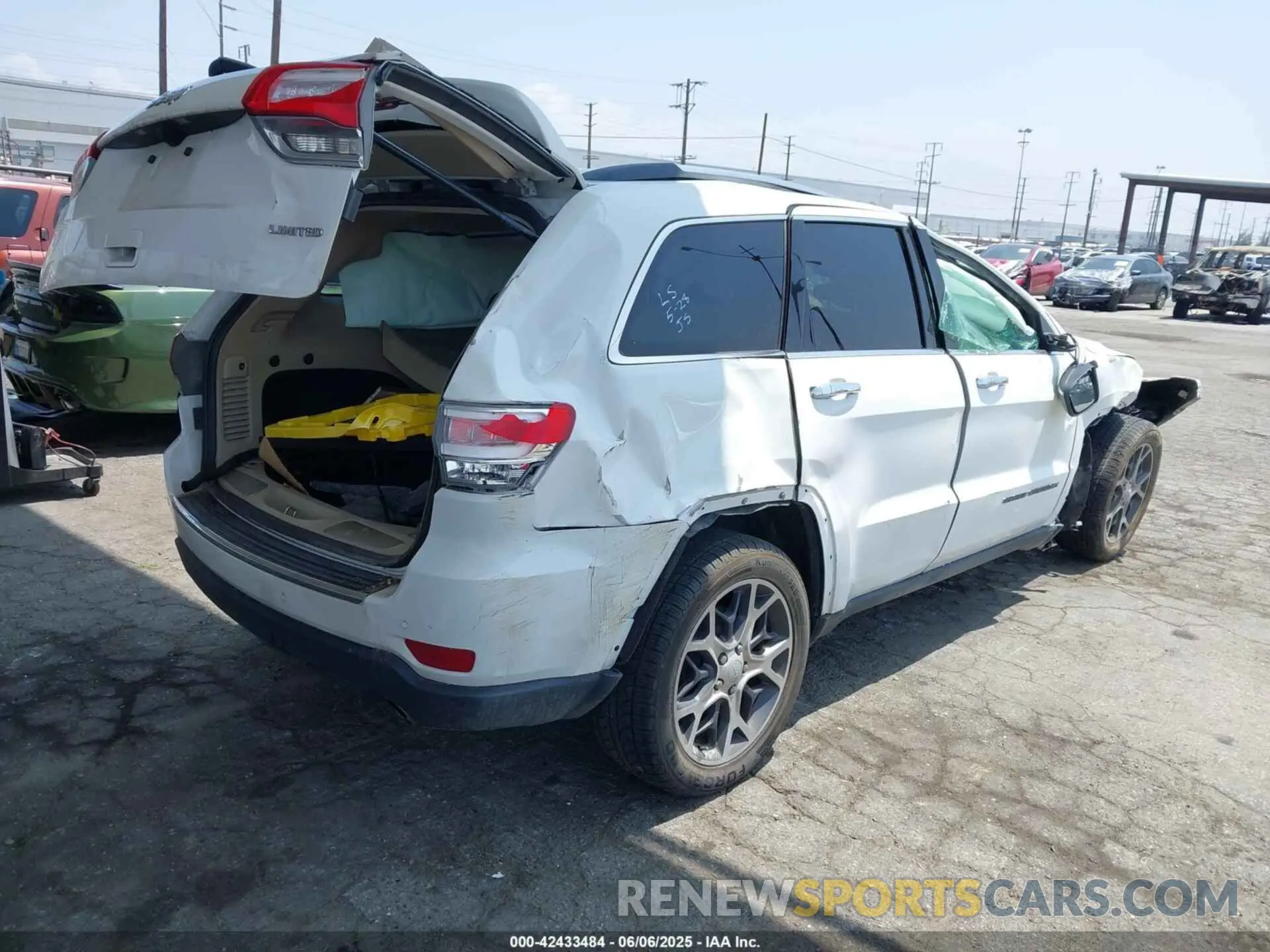 4 Photograph of a damaged car 1C4RJEBG7KC680959 JEEP GRAND CHEROKEE 2019