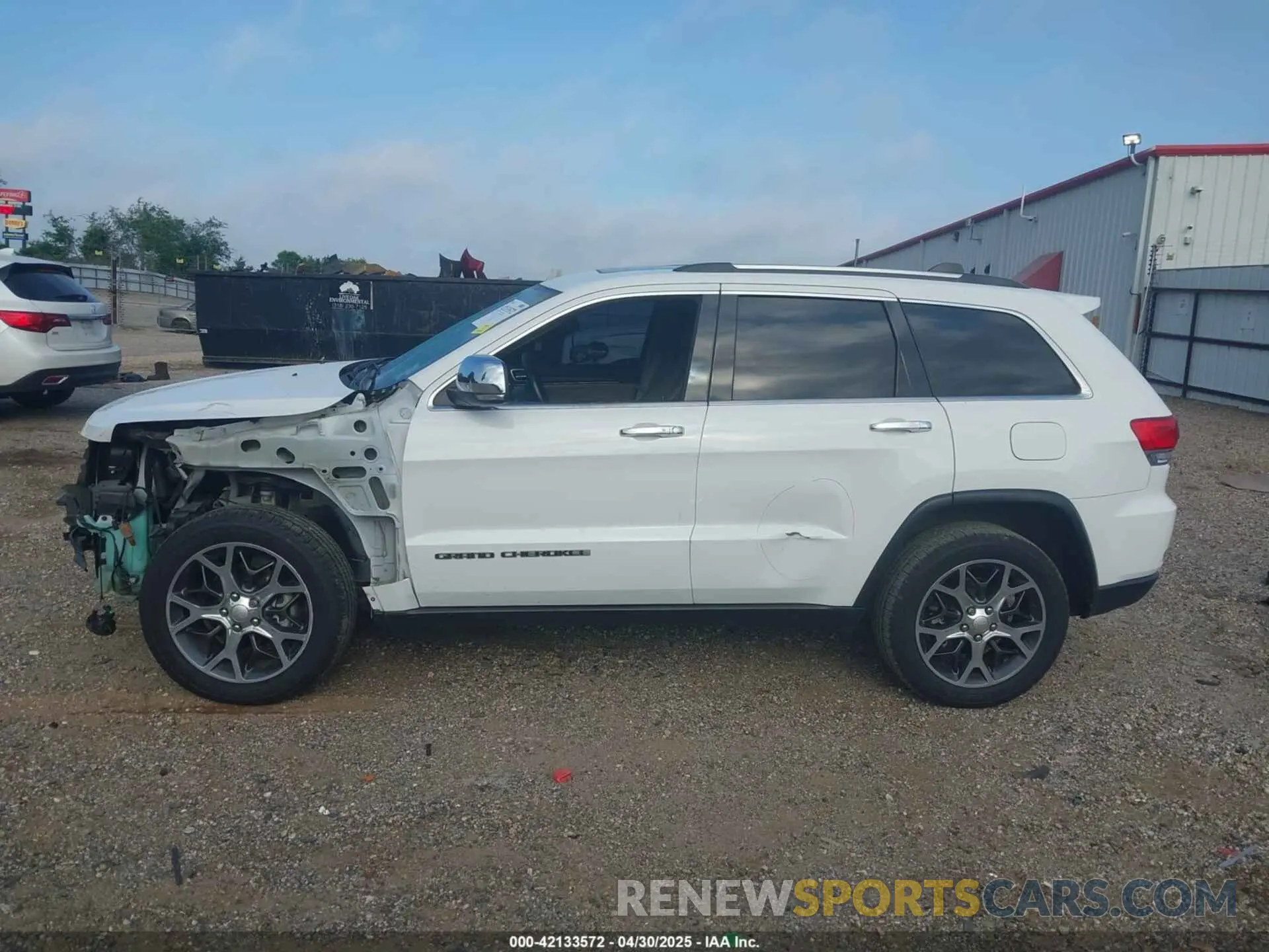 15 Photograph of a damaged car 1C4RJEBG8KC556313 JEEP GRAND CHEROKEE 2019