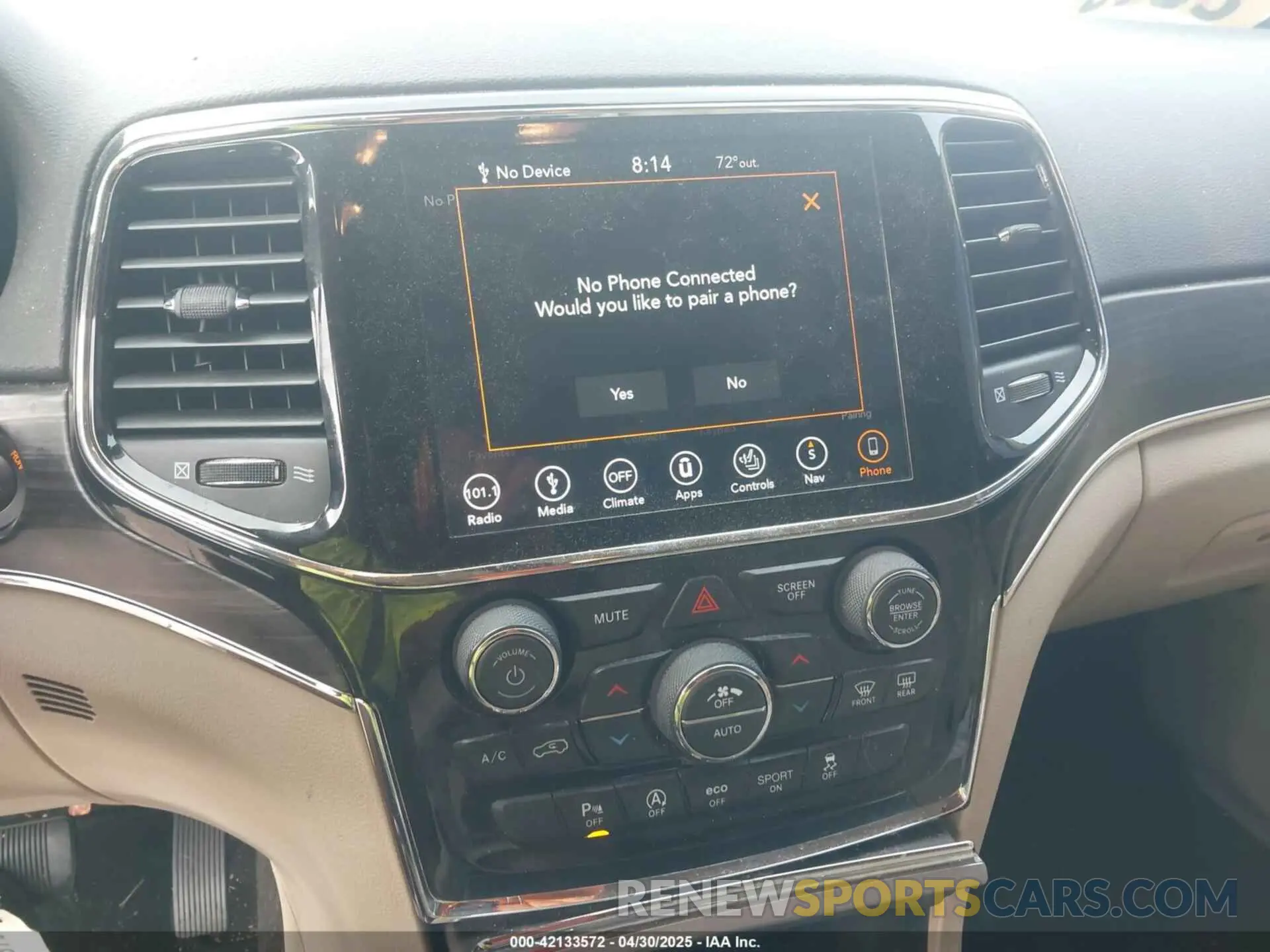 20 Photograph of a damaged car 1C4RJEBG8KC556313 JEEP GRAND CHEROKEE 2019