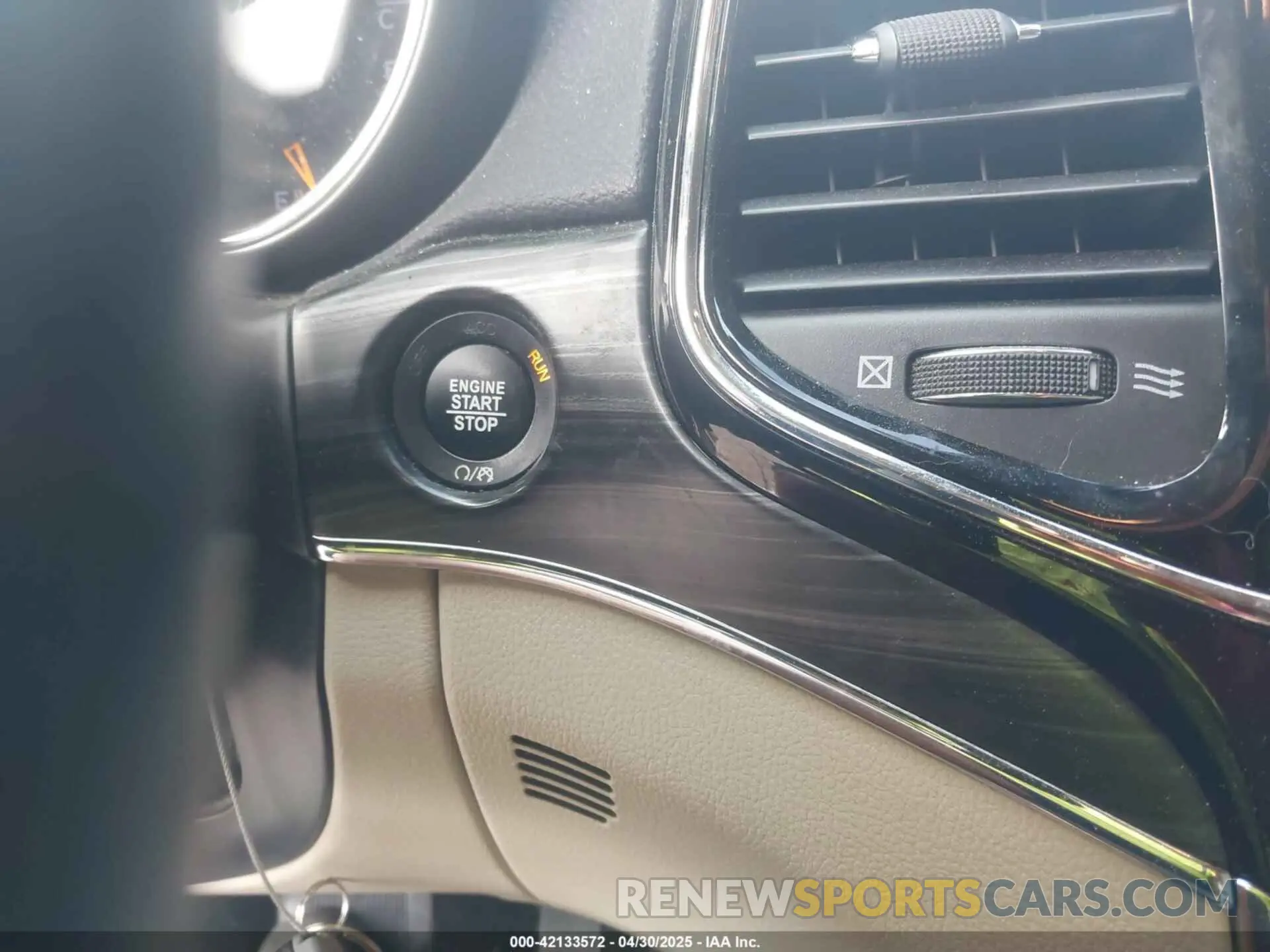 21 Photograph of a damaged car 1C4RJEBG8KC556313 JEEP GRAND CHEROKEE 2019