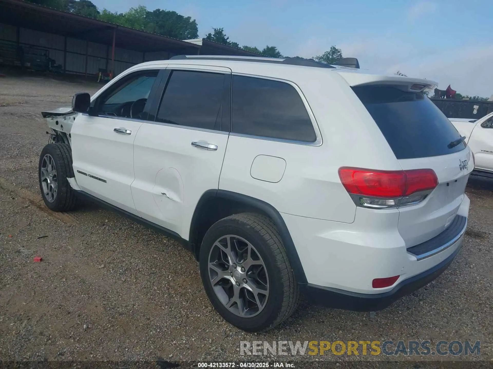 3 Photograph of a damaged car 1C4RJEBG8KC556313 JEEP GRAND CHEROKEE 2019