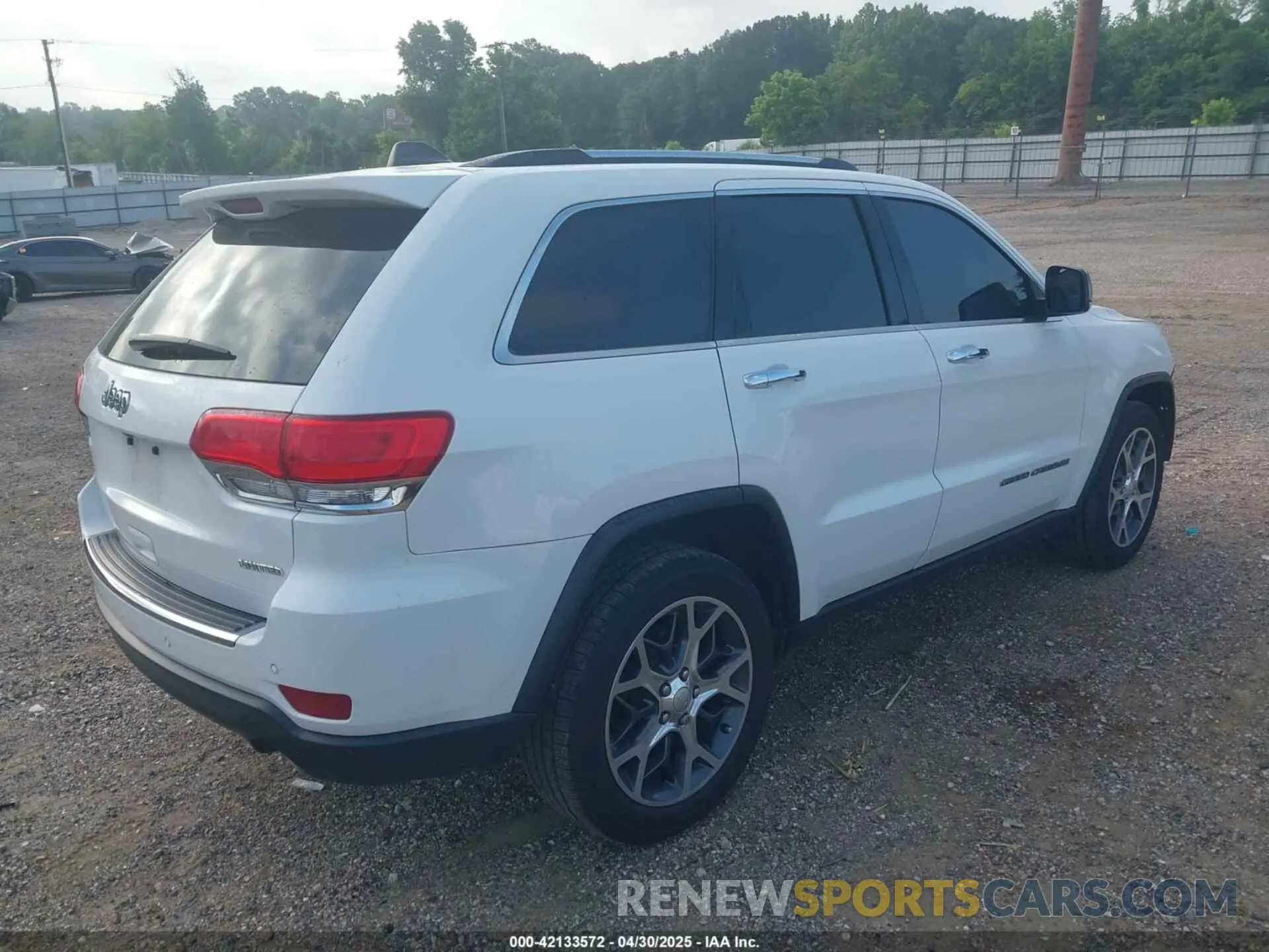 4 Photograph of a damaged car 1C4RJEBG8KC556313 JEEP GRAND CHEROKEE 2019