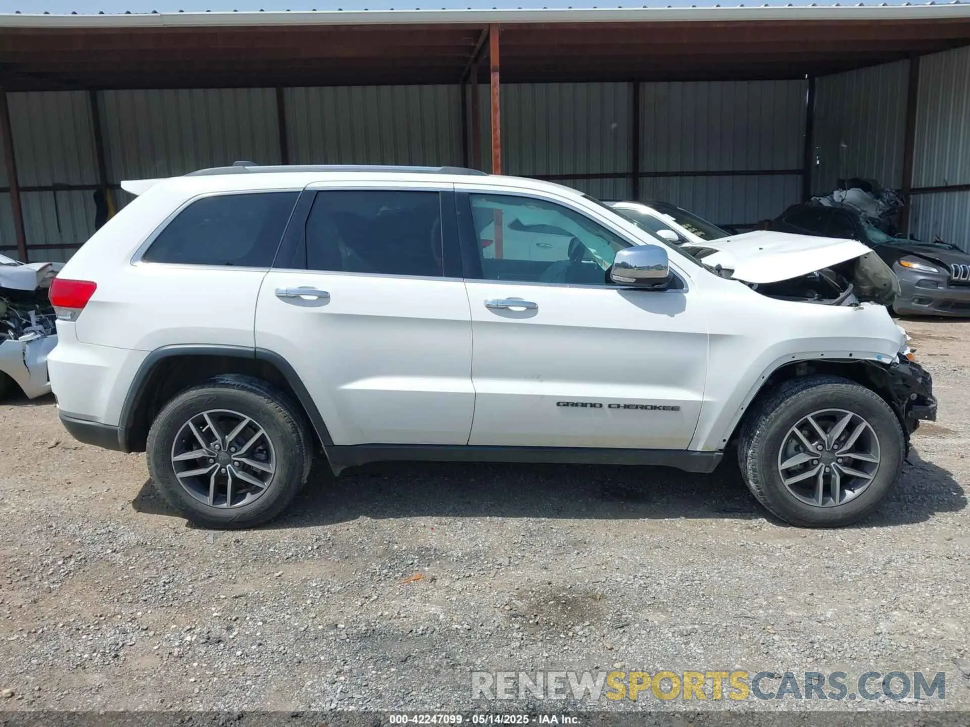 13 Photograph of a damaged car 1C4RJEBG8KC572978 JEEP GRAND CHEROKEE 2019