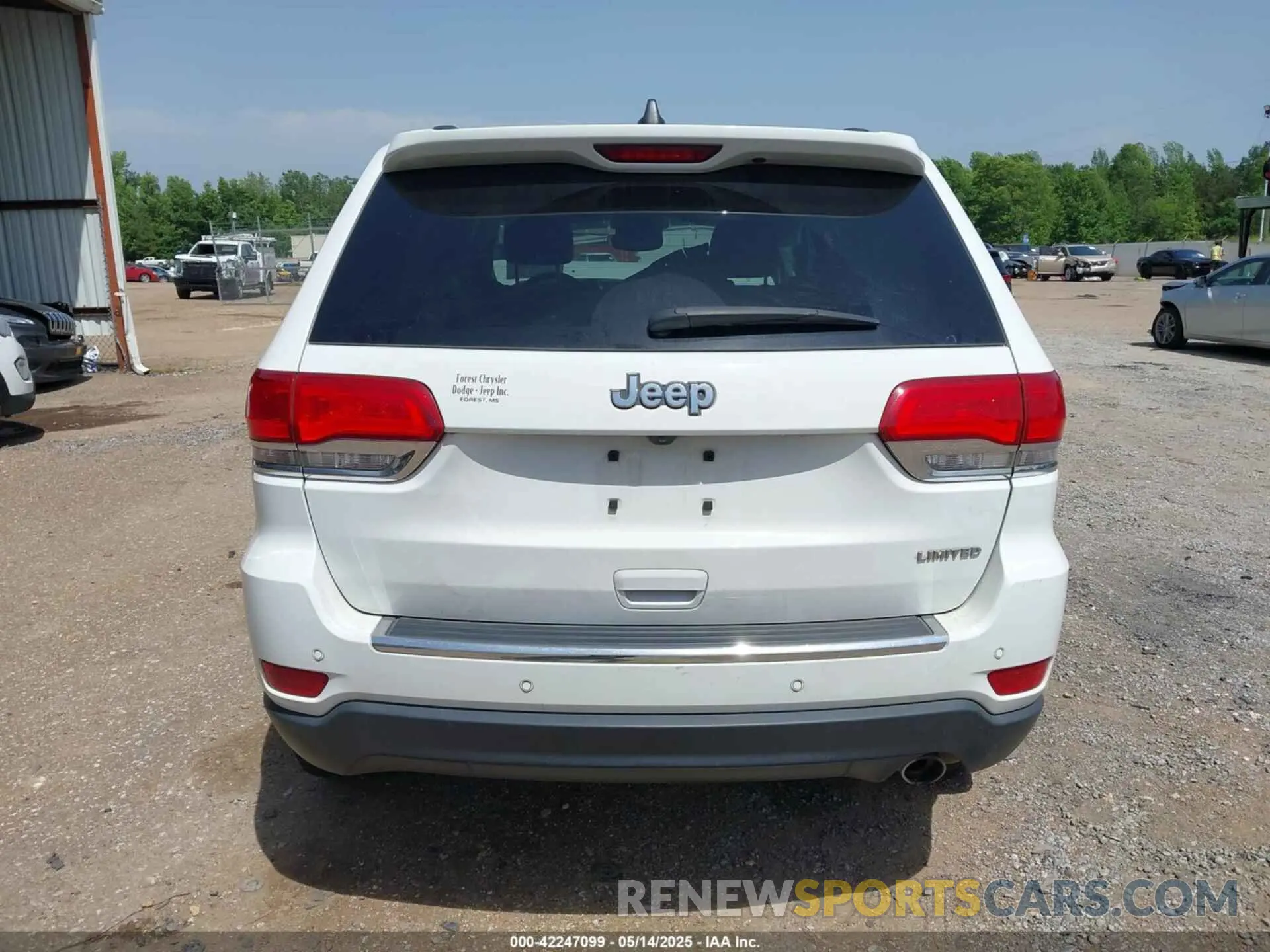 16 Photograph of a damaged car 1C4RJEBG8KC572978 JEEP GRAND CHEROKEE 2019