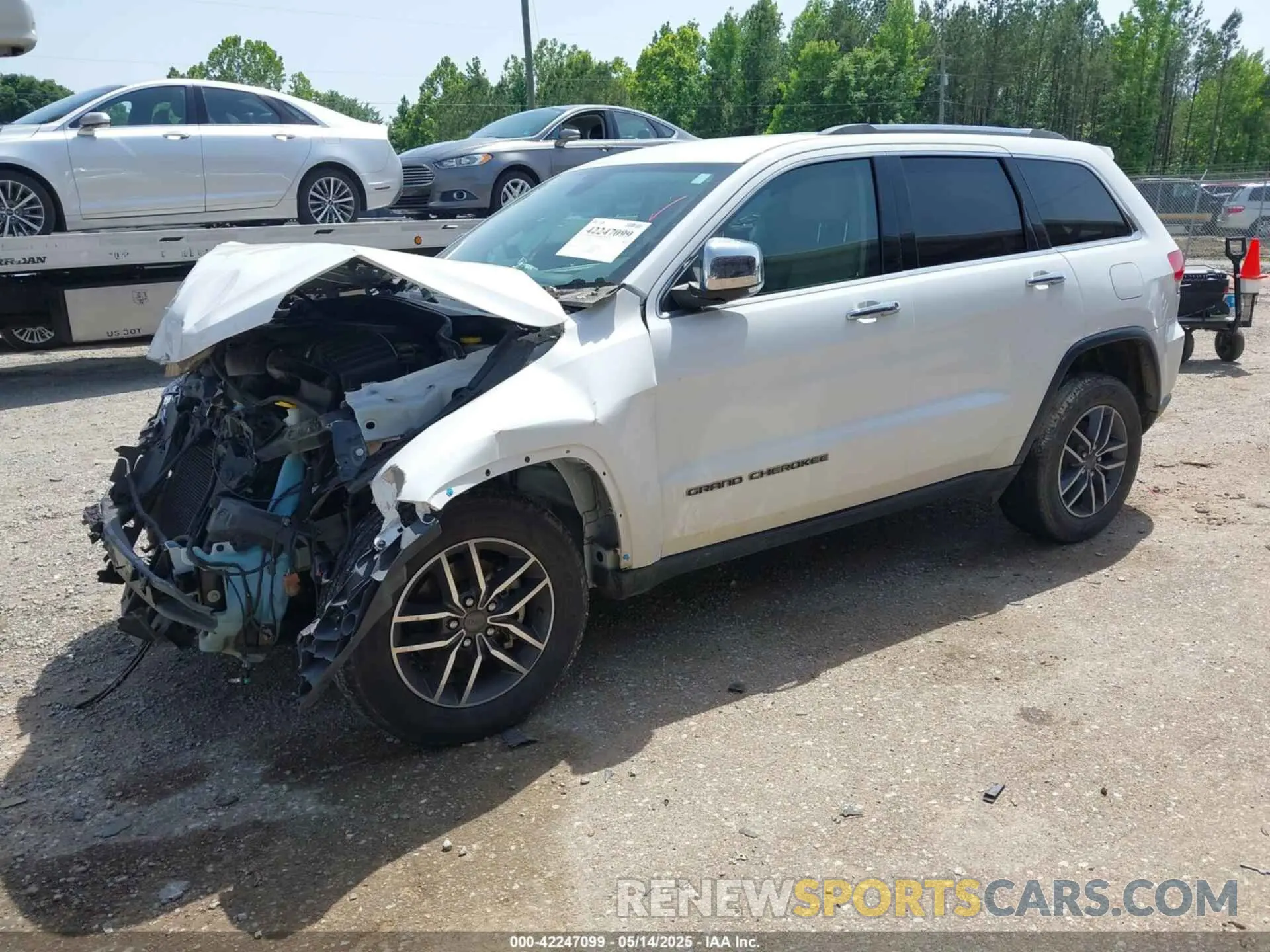 2 Photograph of a damaged car 1C4RJEBG8KC572978 JEEP GRAND CHEROKEE 2019