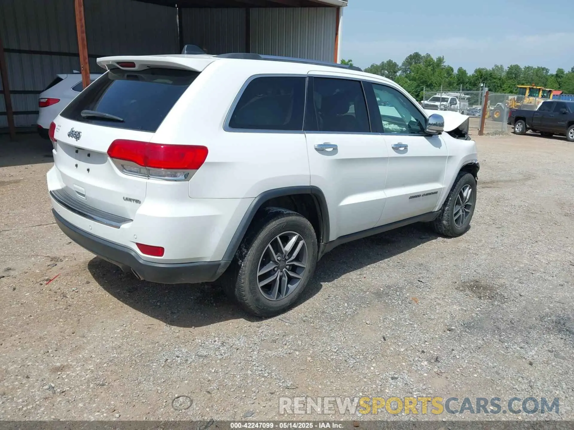 4 Photograph of a damaged car 1C4RJEBG8KC572978 JEEP GRAND CHEROKEE 2019