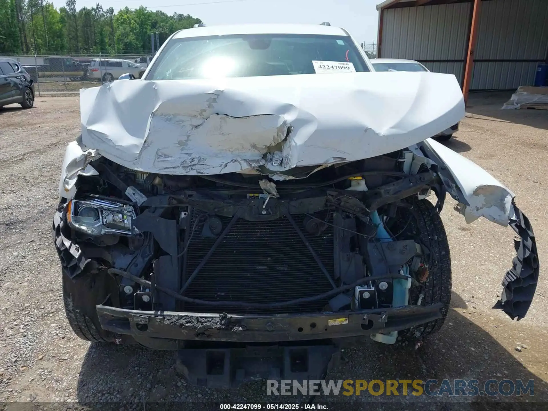 6 Photograph of a damaged car 1C4RJEBG8KC572978 JEEP GRAND CHEROKEE 2019