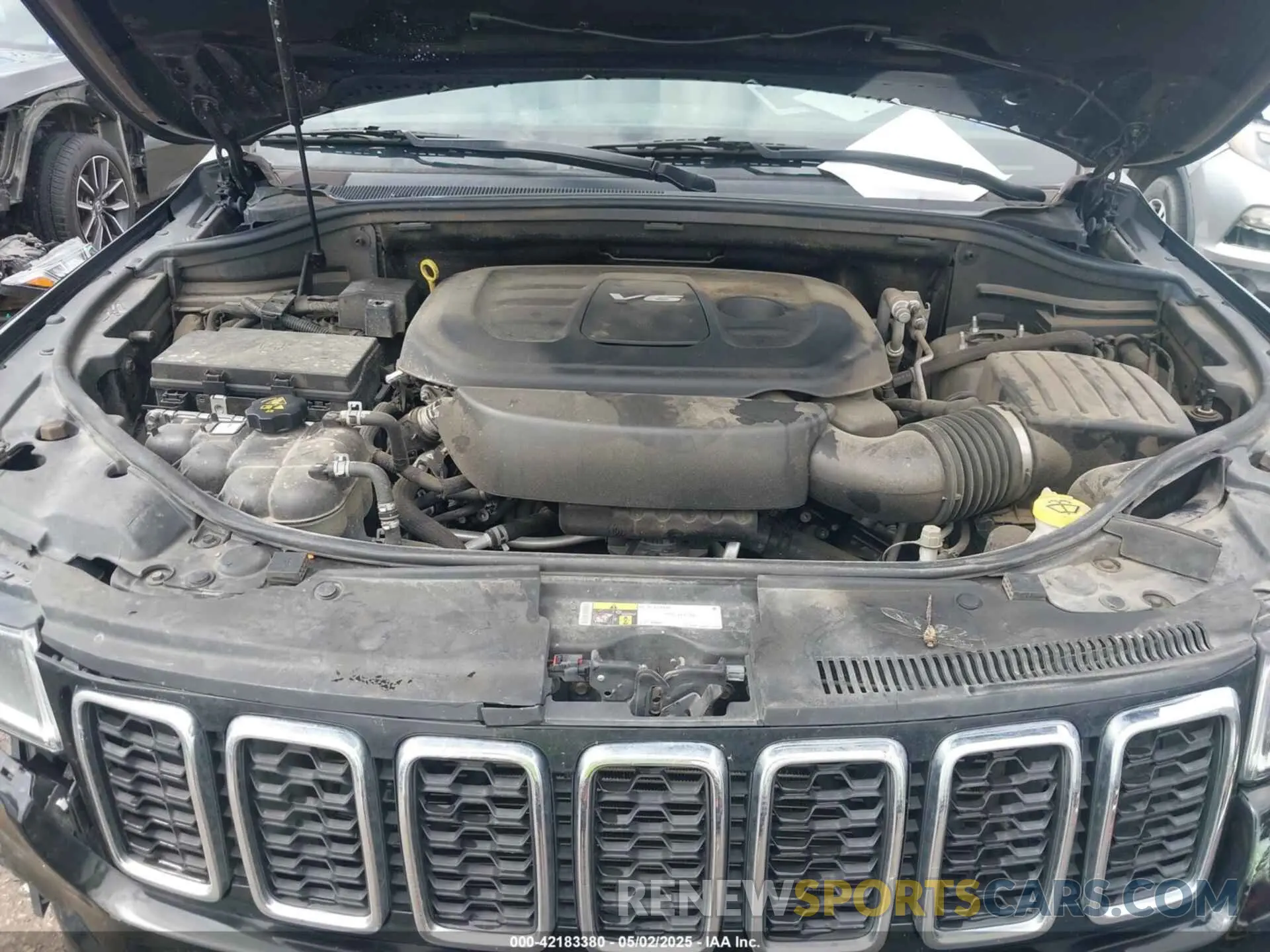 10 Photograph of a damaged car 1C4RJEBG8KC662311 JEEP GRAND CHEROKEE 2019