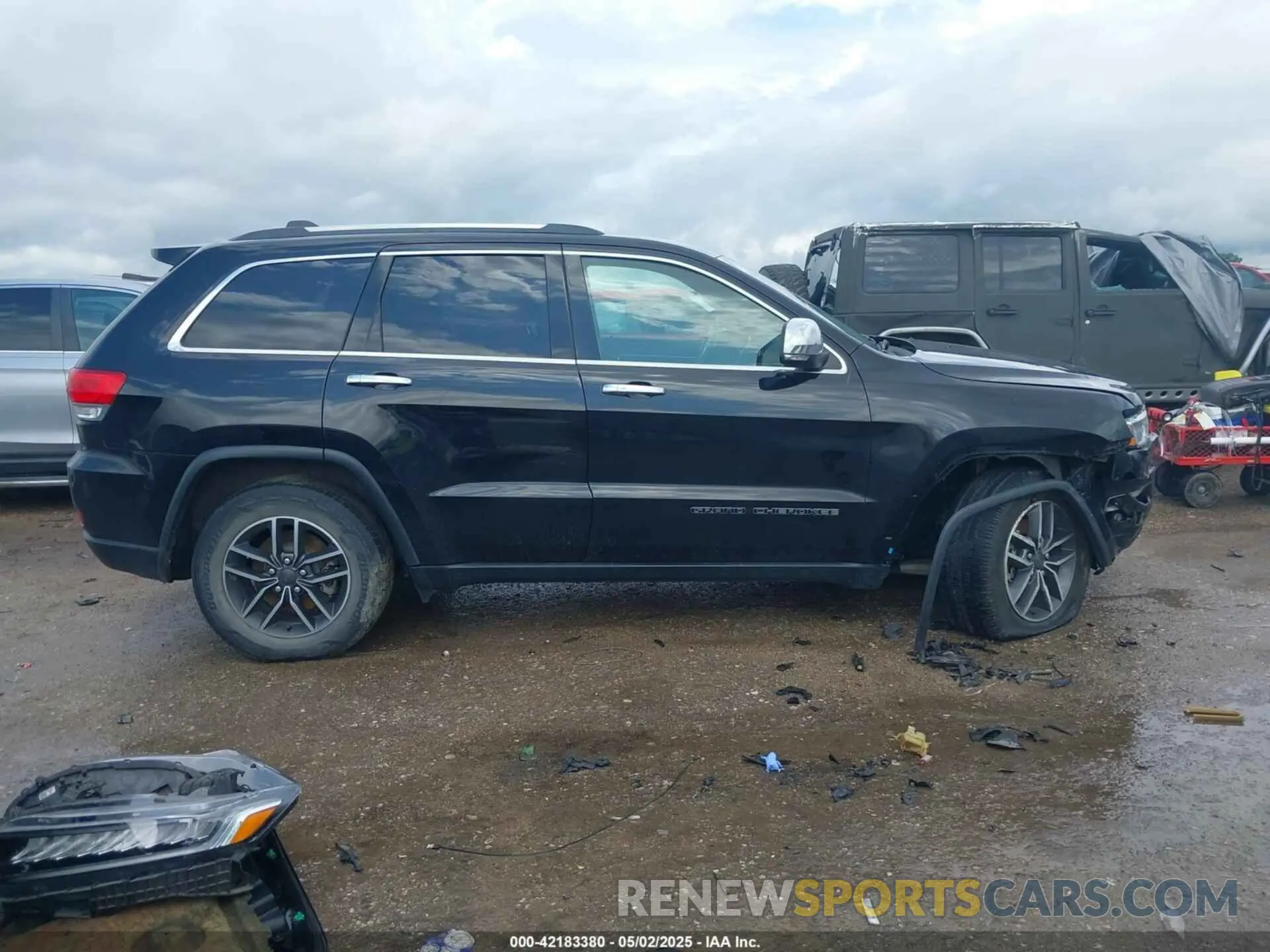 12 Photograph of a damaged car 1C4RJEBG8KC662311 JEEP GRAND CHEROKEE 2019