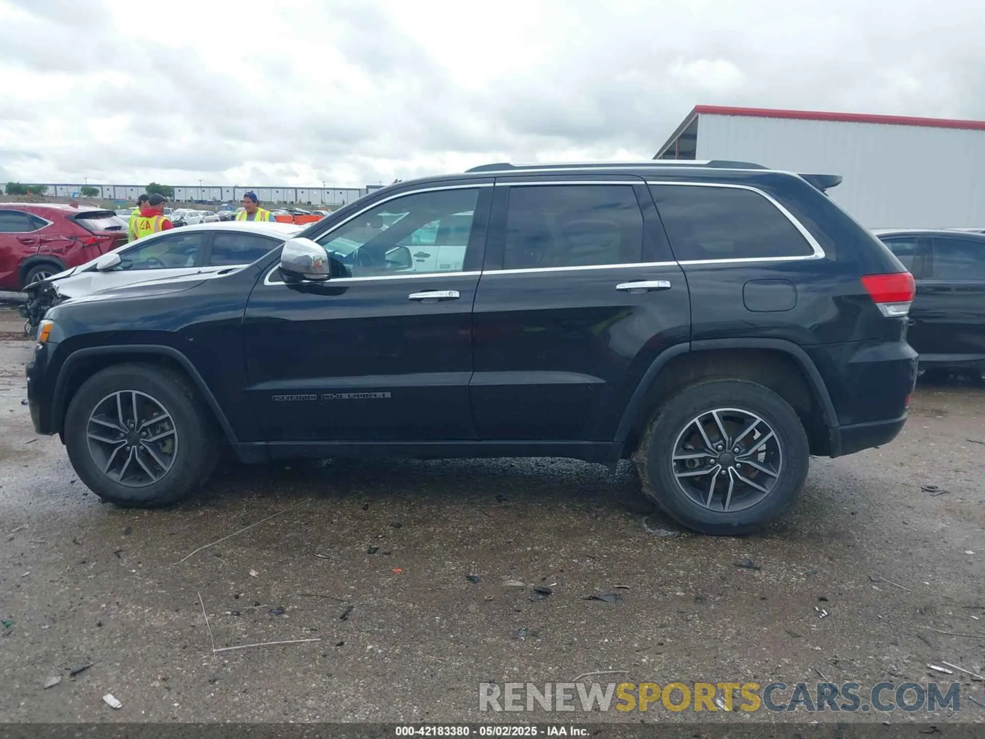 13 Photograph of a damaged car 1C4RJEBG8KC662311 JEEP GRAND CHEROKEE 2019