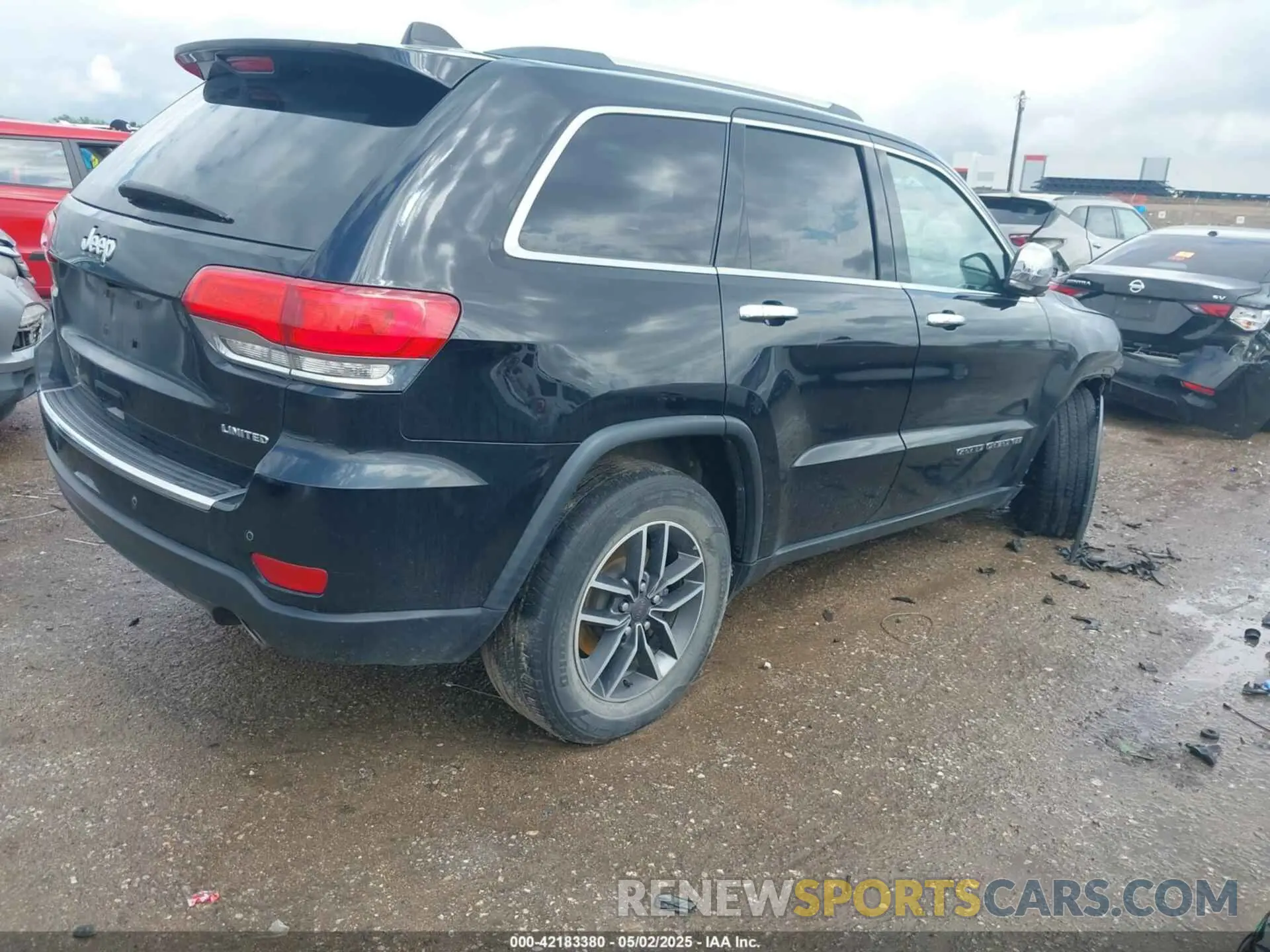 4 Photograph of a damaged car 1C4RJEBG8KC662311 JEEP GRAND CHEROKEE 2019