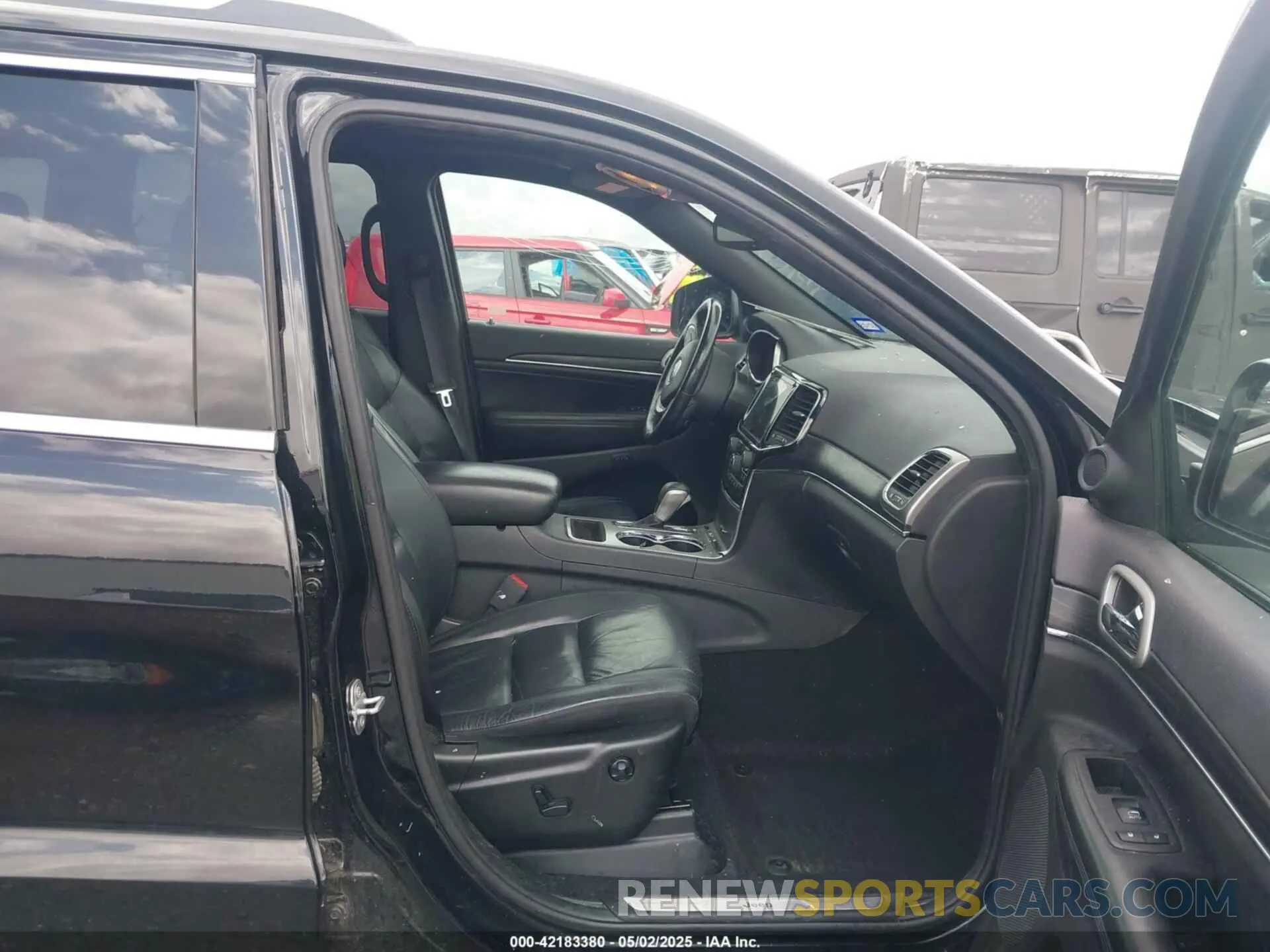 5 Photograph of a damaged car 1C4RJEBG8KC662311 JEEP GRAND CHEROKEE 2019