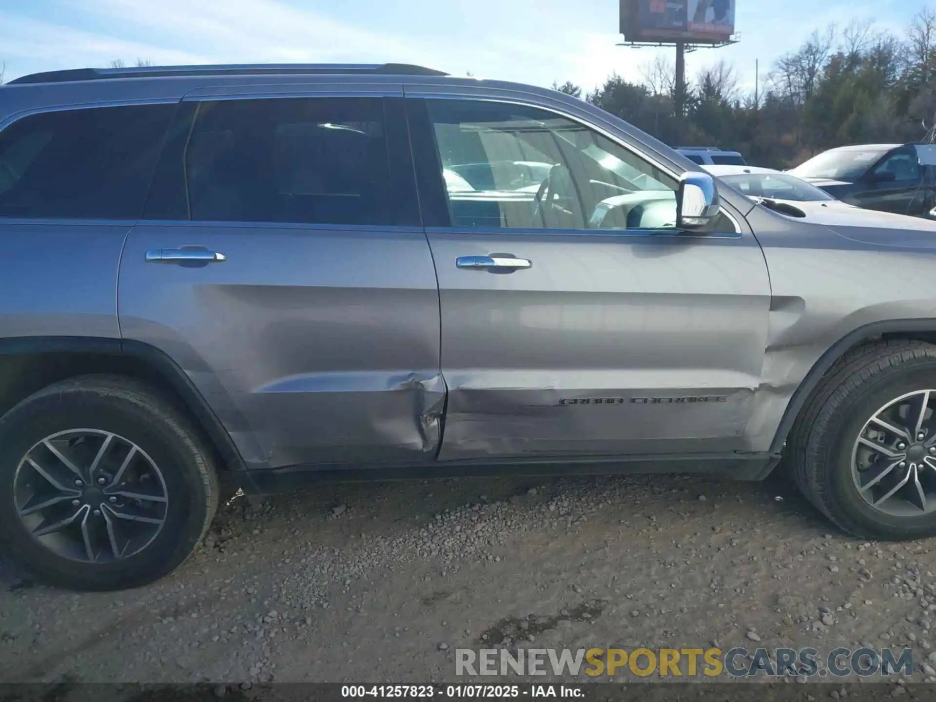 13 Photograph of a damaged car 1C4RJEBG8KC672286 JEEP GRAND CHEROKEE 2019