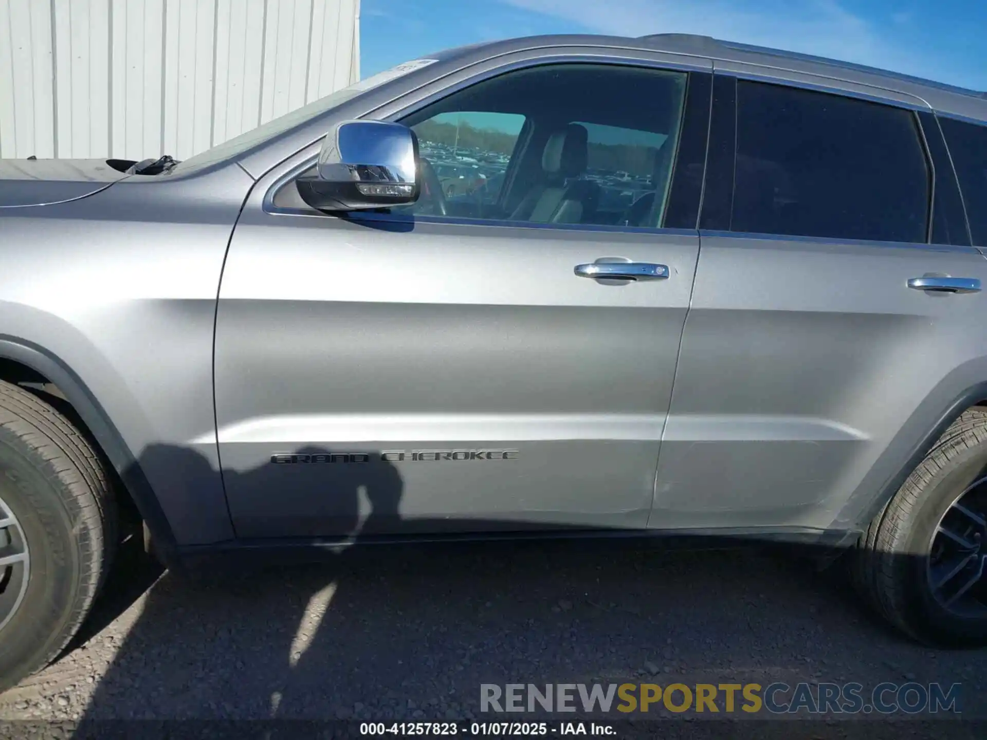 14 Photograph of a damaged car 1C4RJEBG8KC672286 JEEP GRAND CHEROKEE 2019