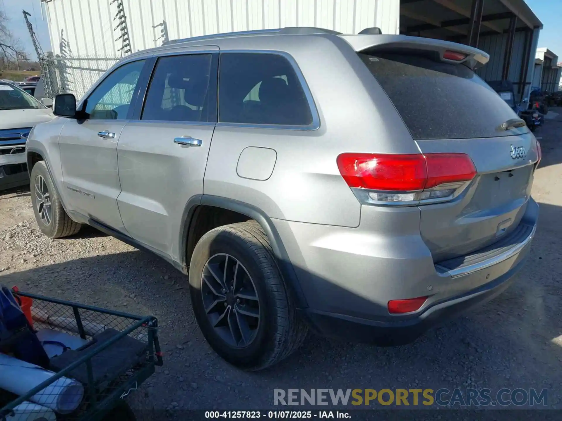 3 Photograph of a damaged car 1C4RJEBG8KC672286 JEEP GRAND CHEROKEE 2019