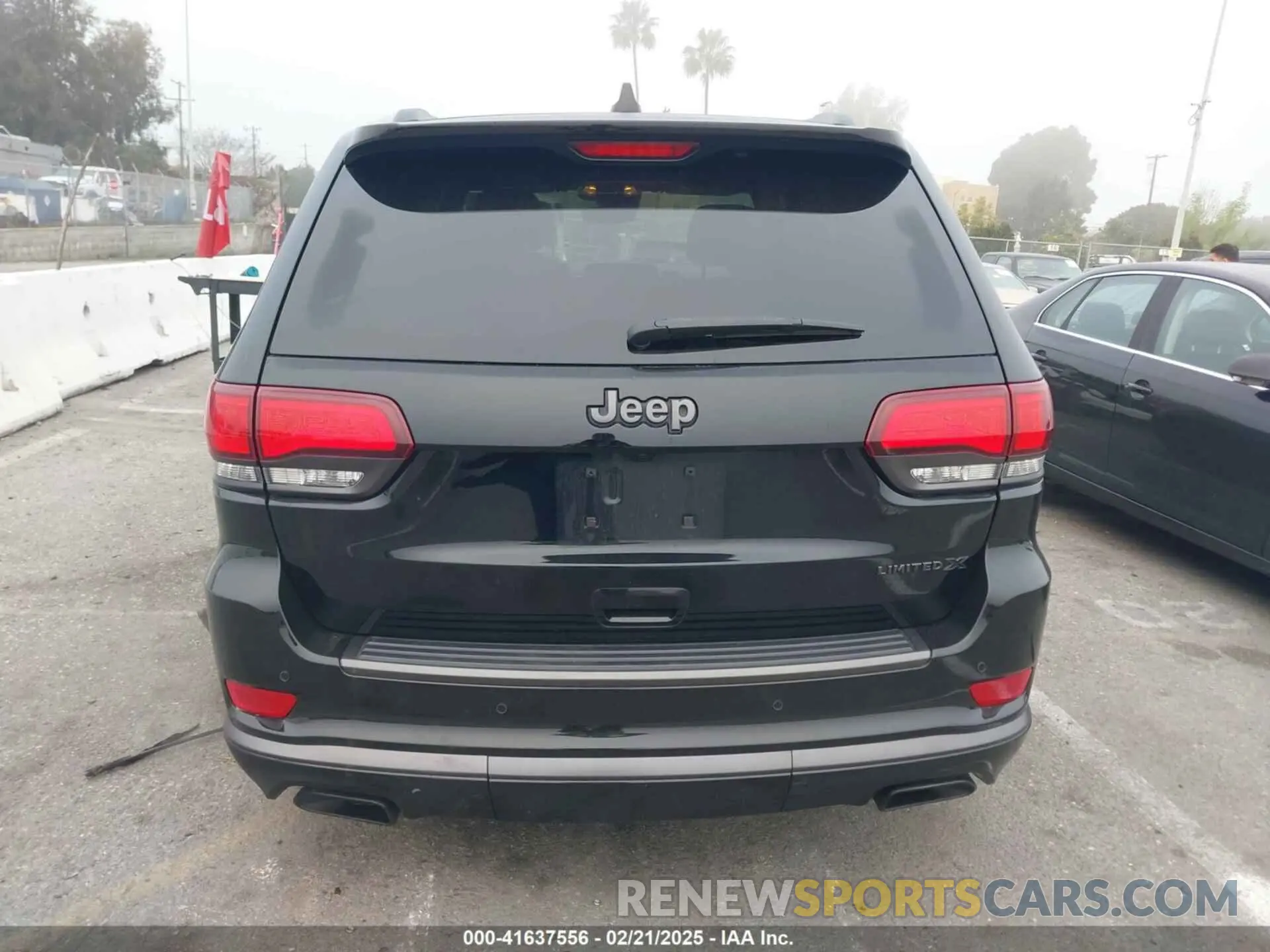16 Photograph of a damaged car 1C4RJEBG8KC672823 JEEP GRAND CHEROKEE 2019