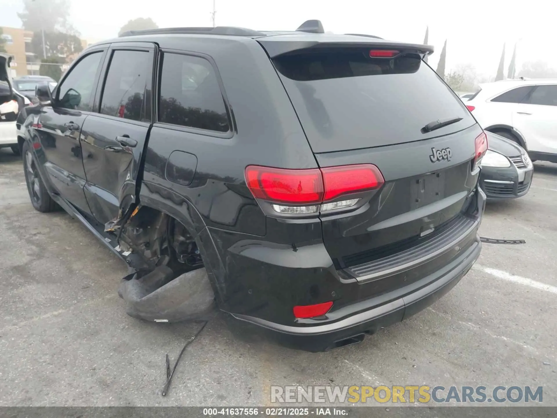 3 Photograph of a damaged car 1C4RJEBG8KC672823 JEEP GRAND CHEROKEE 2019