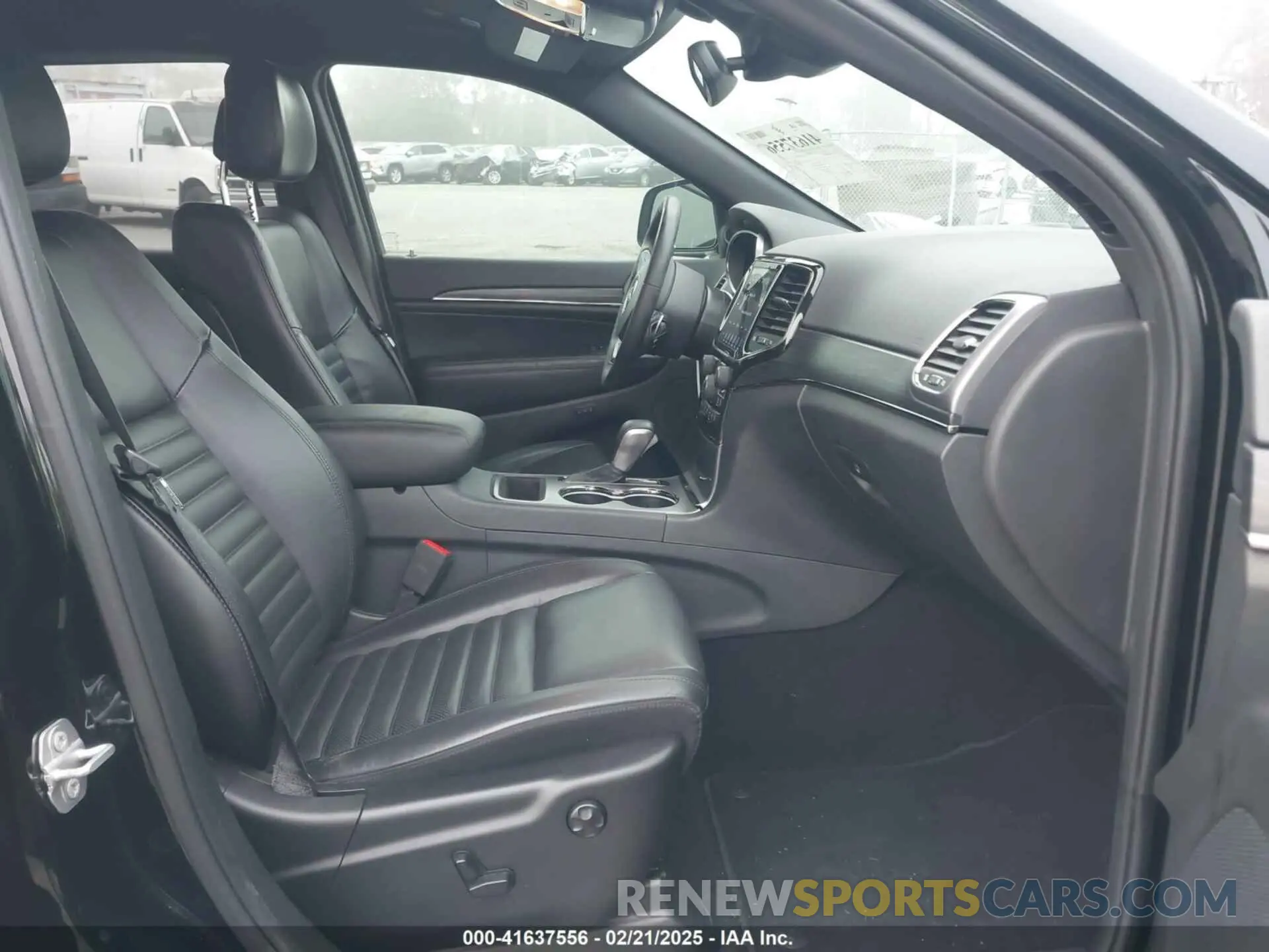 5 Photograph of a damaged car 1C4RJEBG8KC672823 JEEP GRAND CHEROKEE 2019
