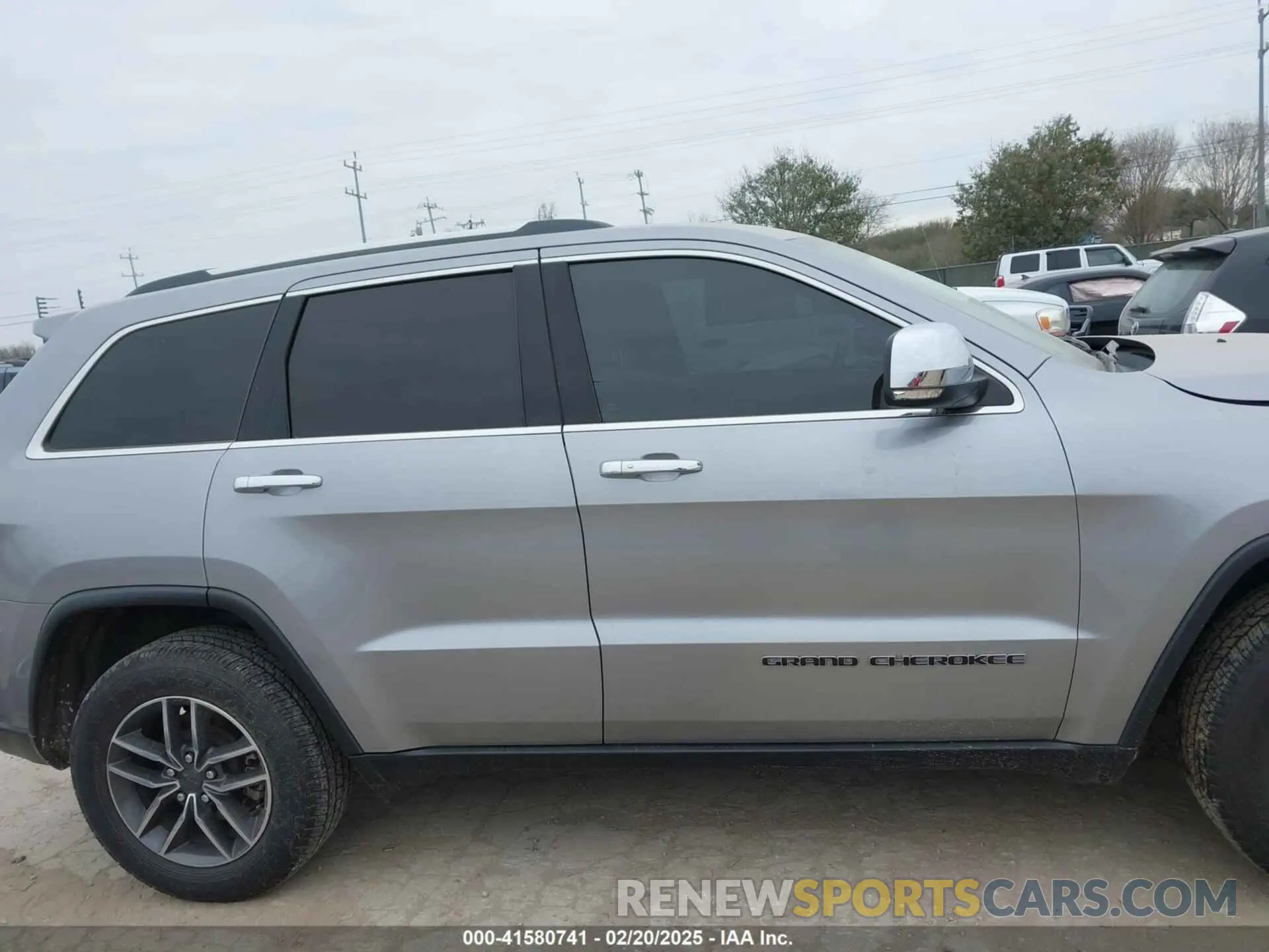 14 Photograph of a damaged car 1C4RJEBG8KC752297 JEEP GRAND CHEROKEE 2019