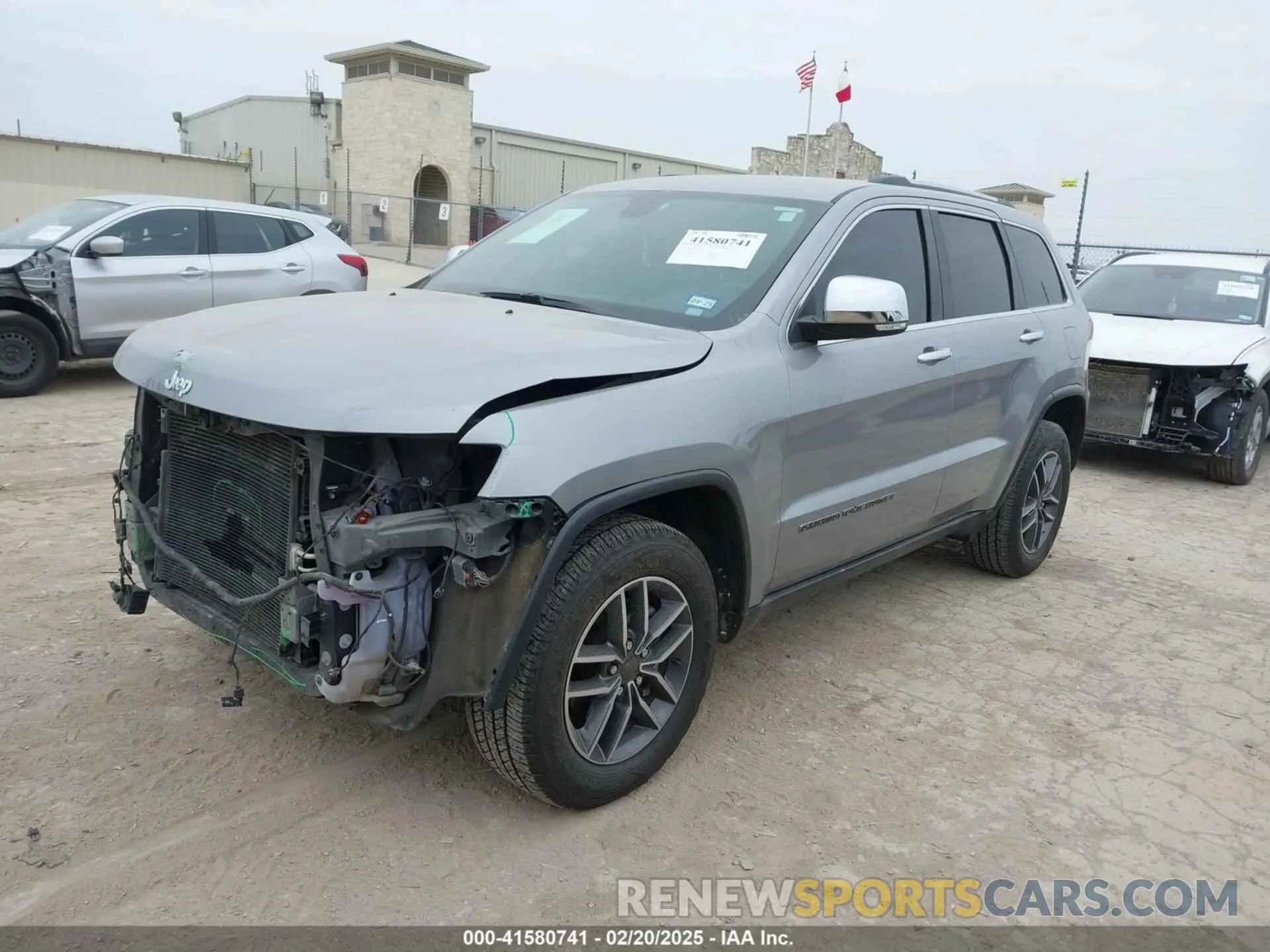 2 Photograph of a damaged car 1C4RJEBG8KC752297 JEEP GRAND CHEROKEE 2019