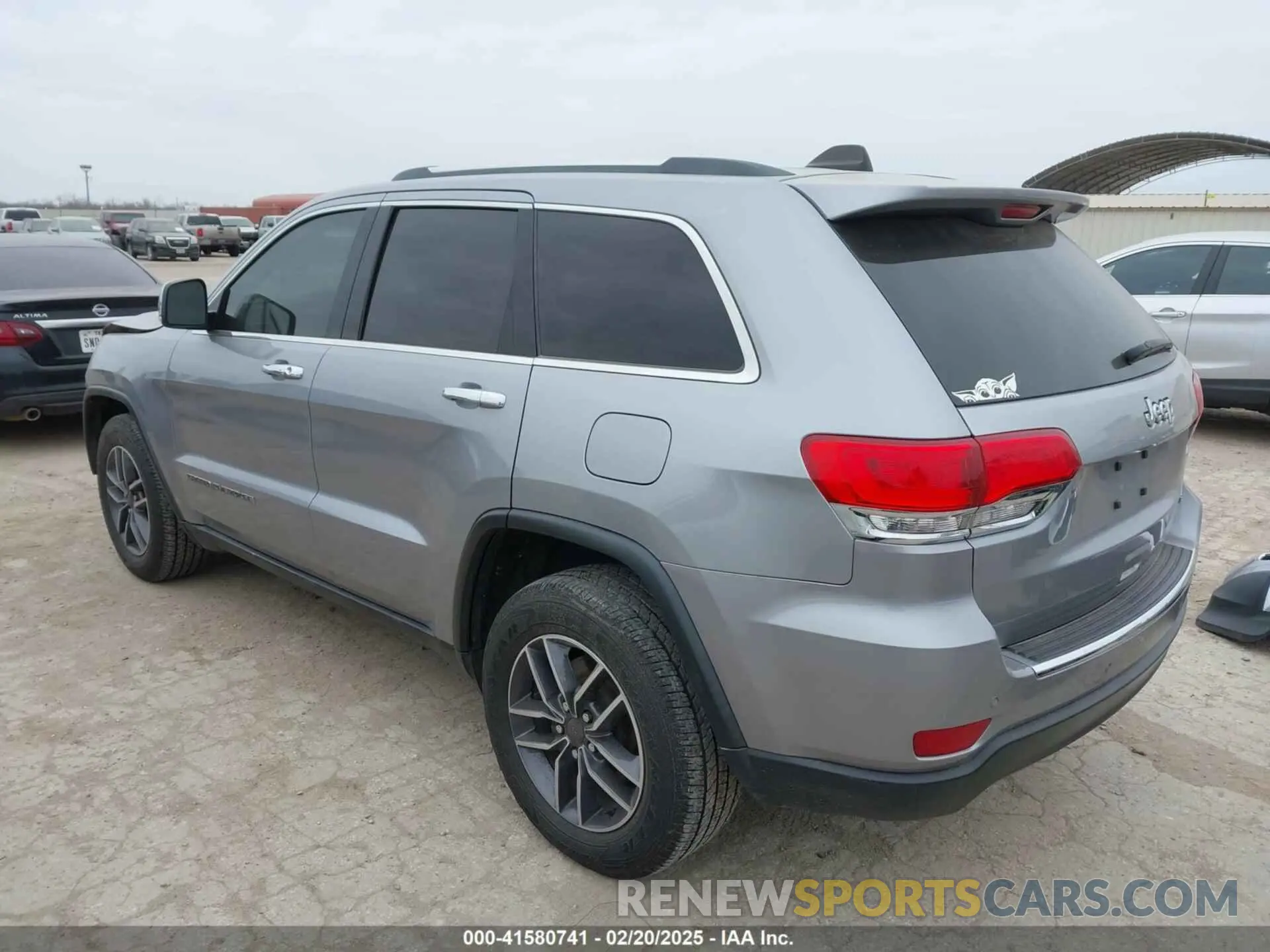 3 Photograph of a damaged car 1C4RJEBG8KC752297 JEEP GRAND CHEROKEE 2019