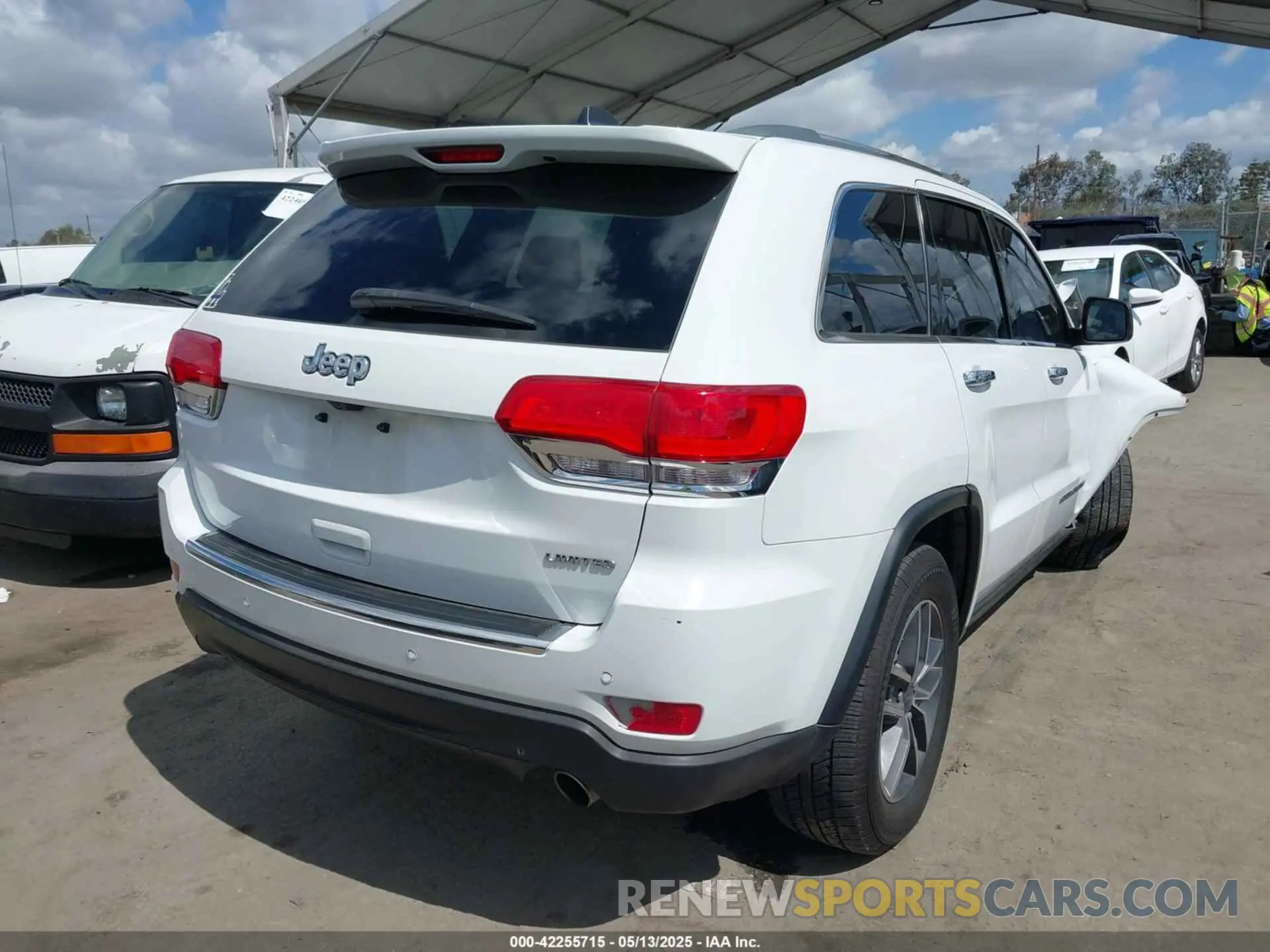 4 Photograph of a damaged car 1C4RJEBG8KC789978 JEEP GRAND CHEROKEE 2019