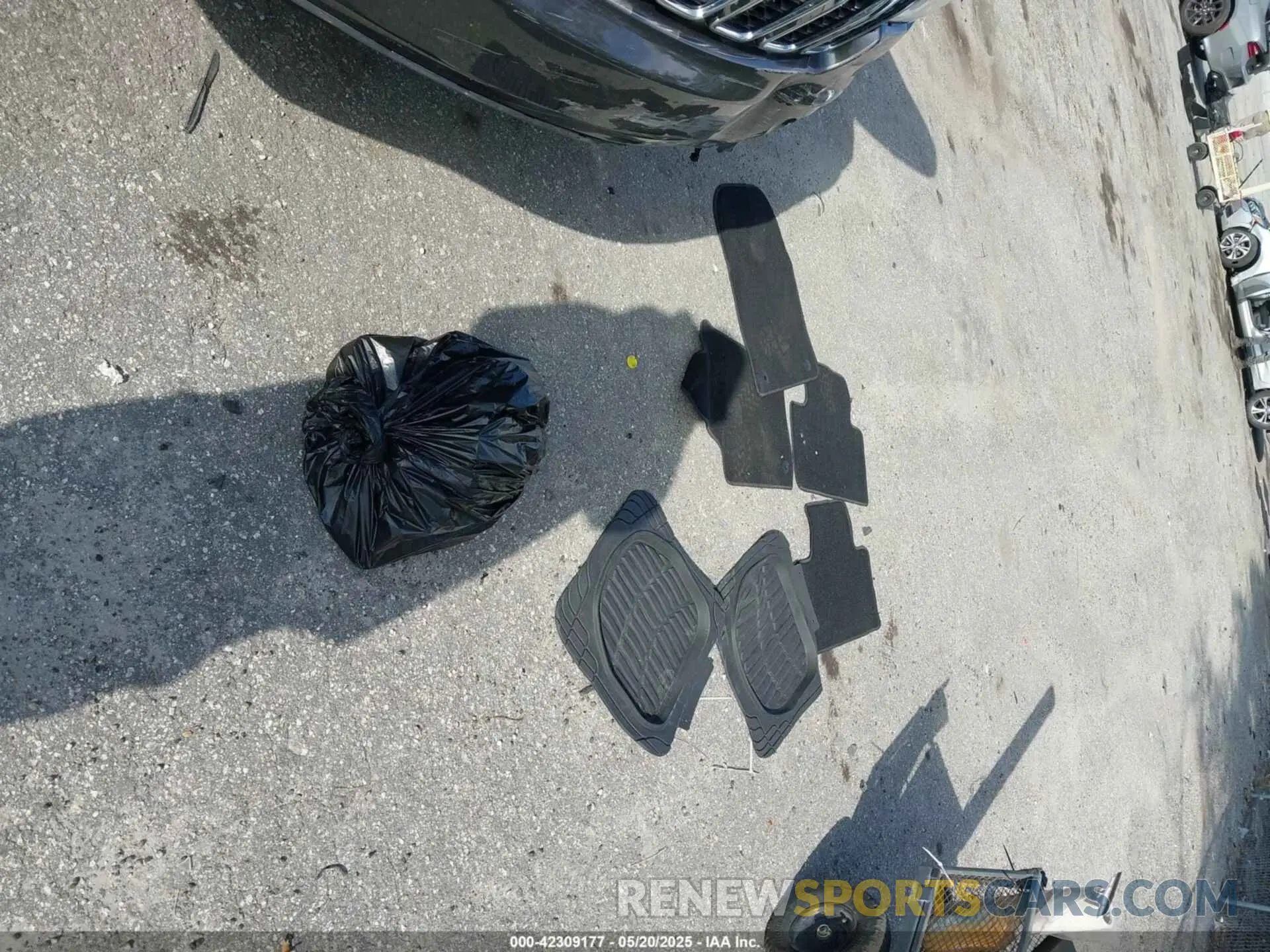 12 Photograph of a damaged car 1C4RJEBG9KC658798 JEEP GRAND CHEROKEE 2019
