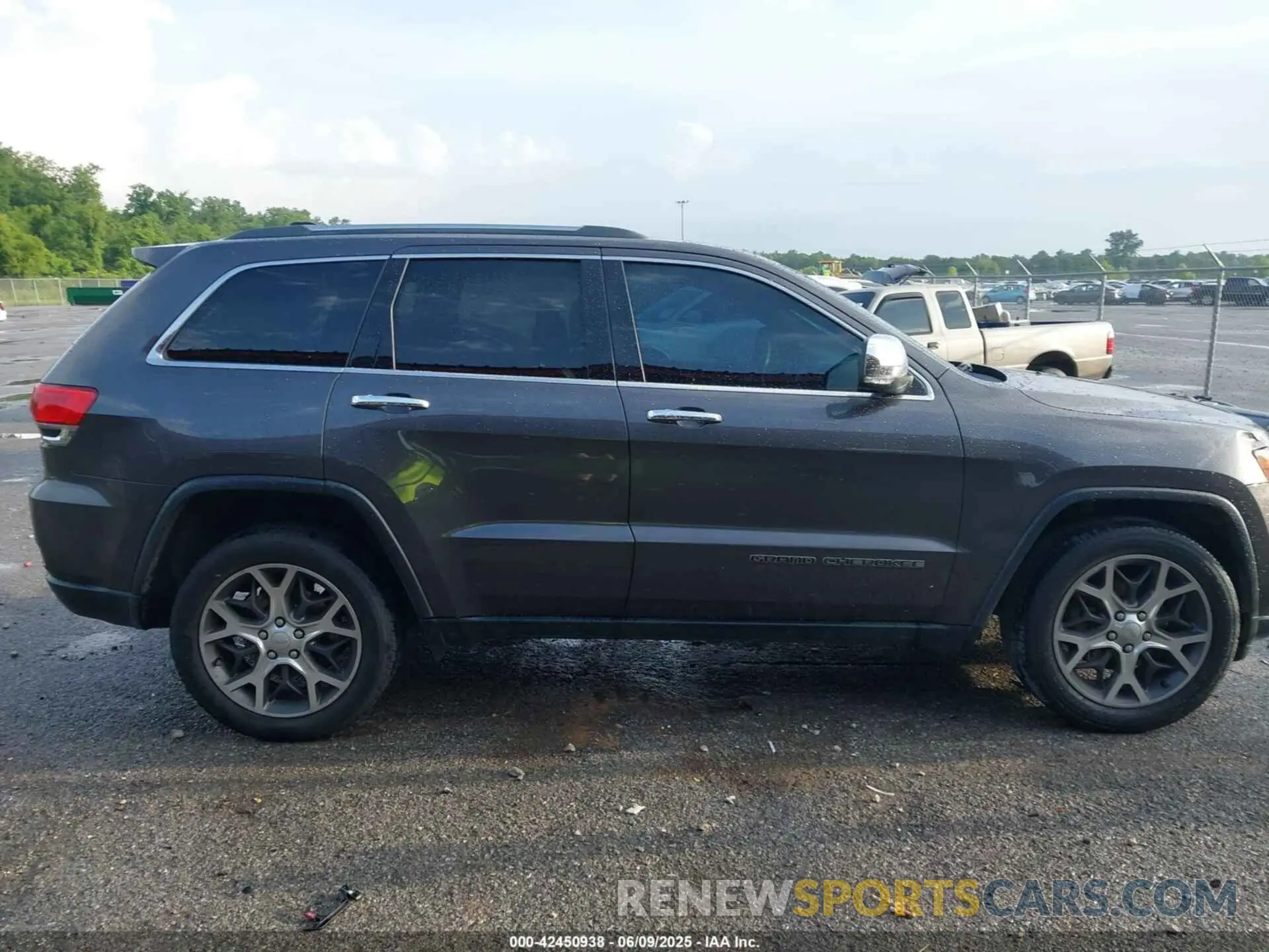 13 Photograph of a damaged car 1C4RJEBGXKC698940 JEEP GRAND CHEROKEE 2019