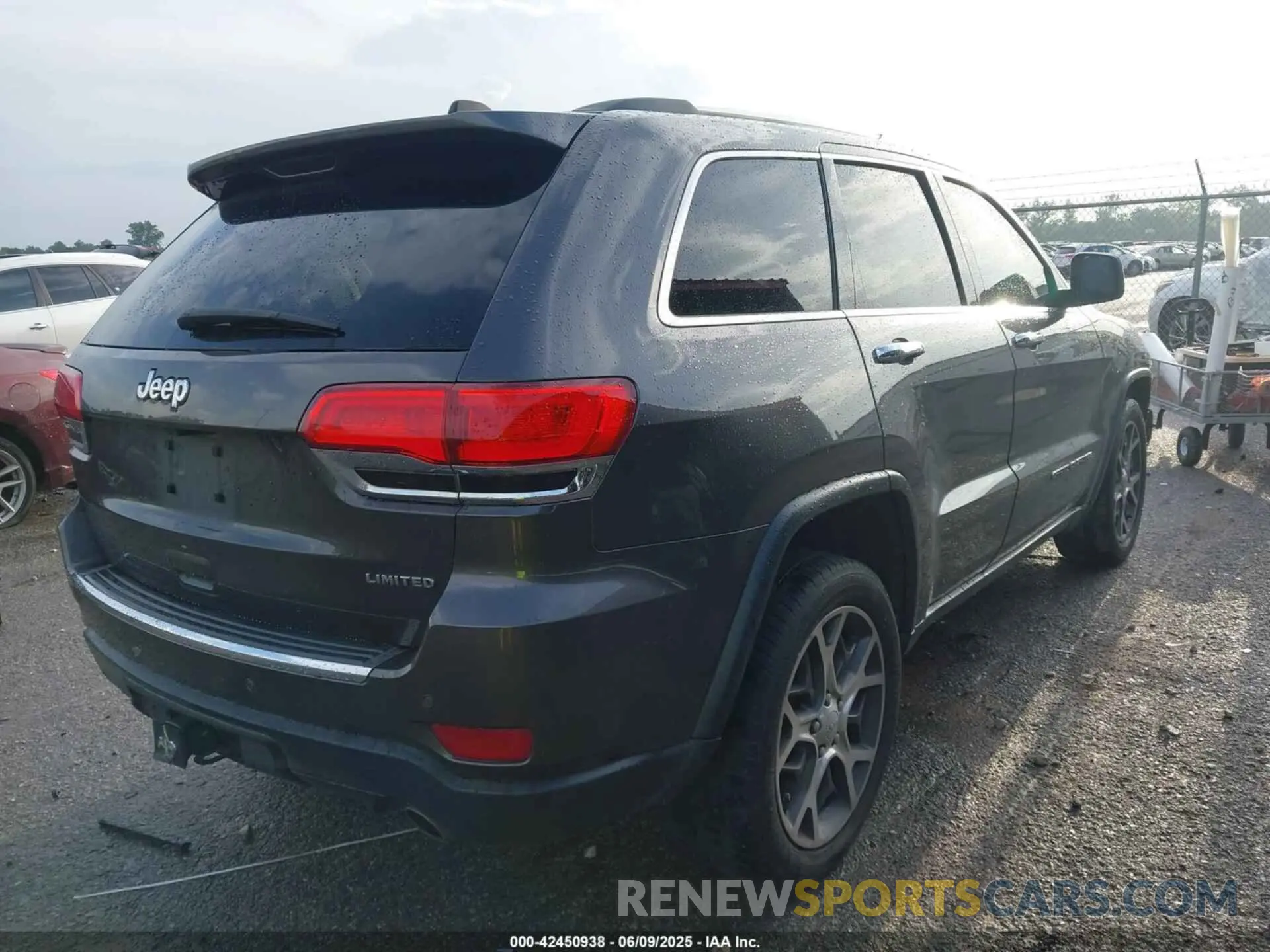 4 Photograph of a damaged car 1C4RJEBGXKC698940 JEEP GRAND CHEROKEE 2019