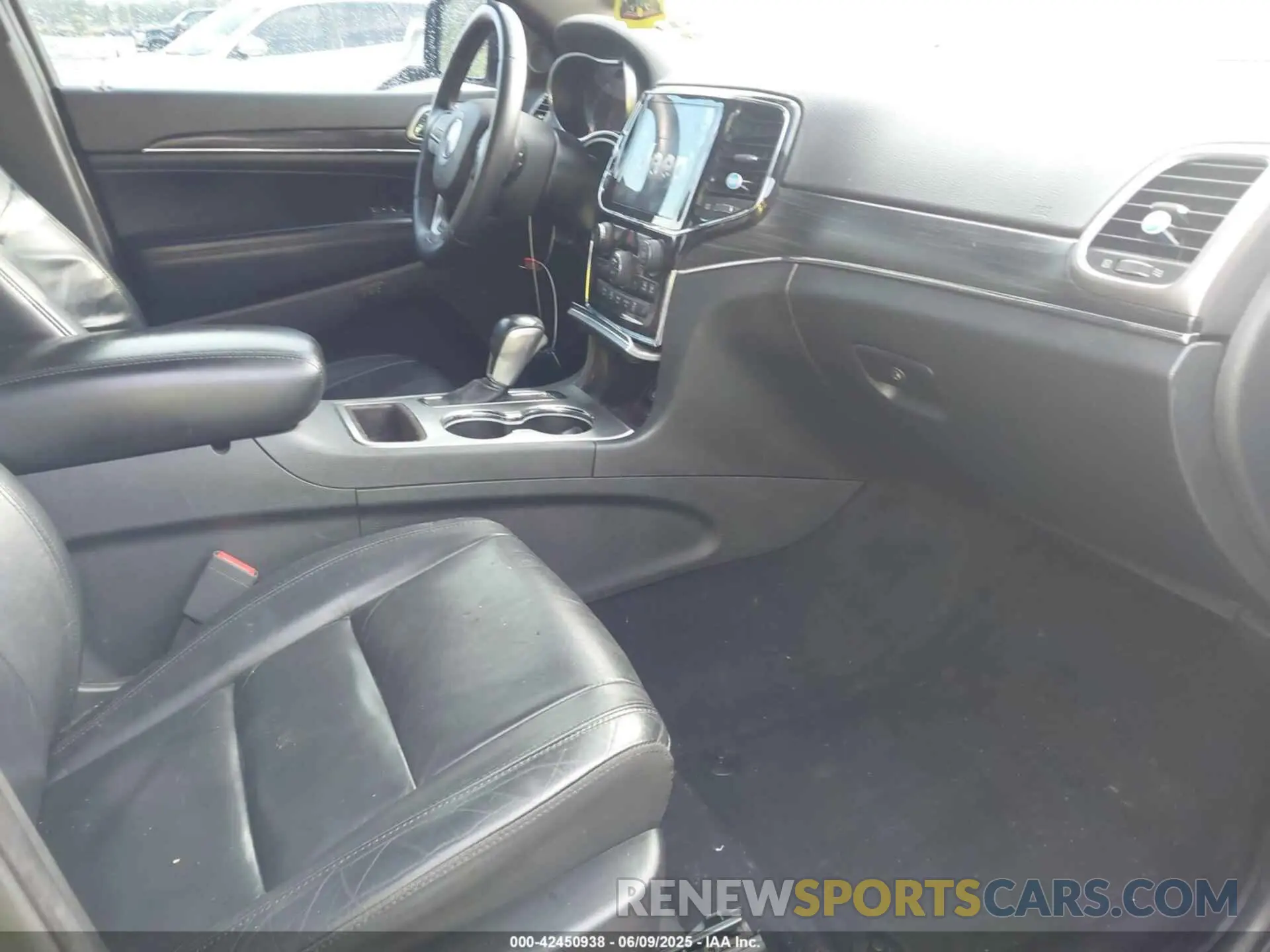 5 Photograph of a damaged car 1C4RJEBGXKC698940 JEEP GRAND CHEROKEE 2019