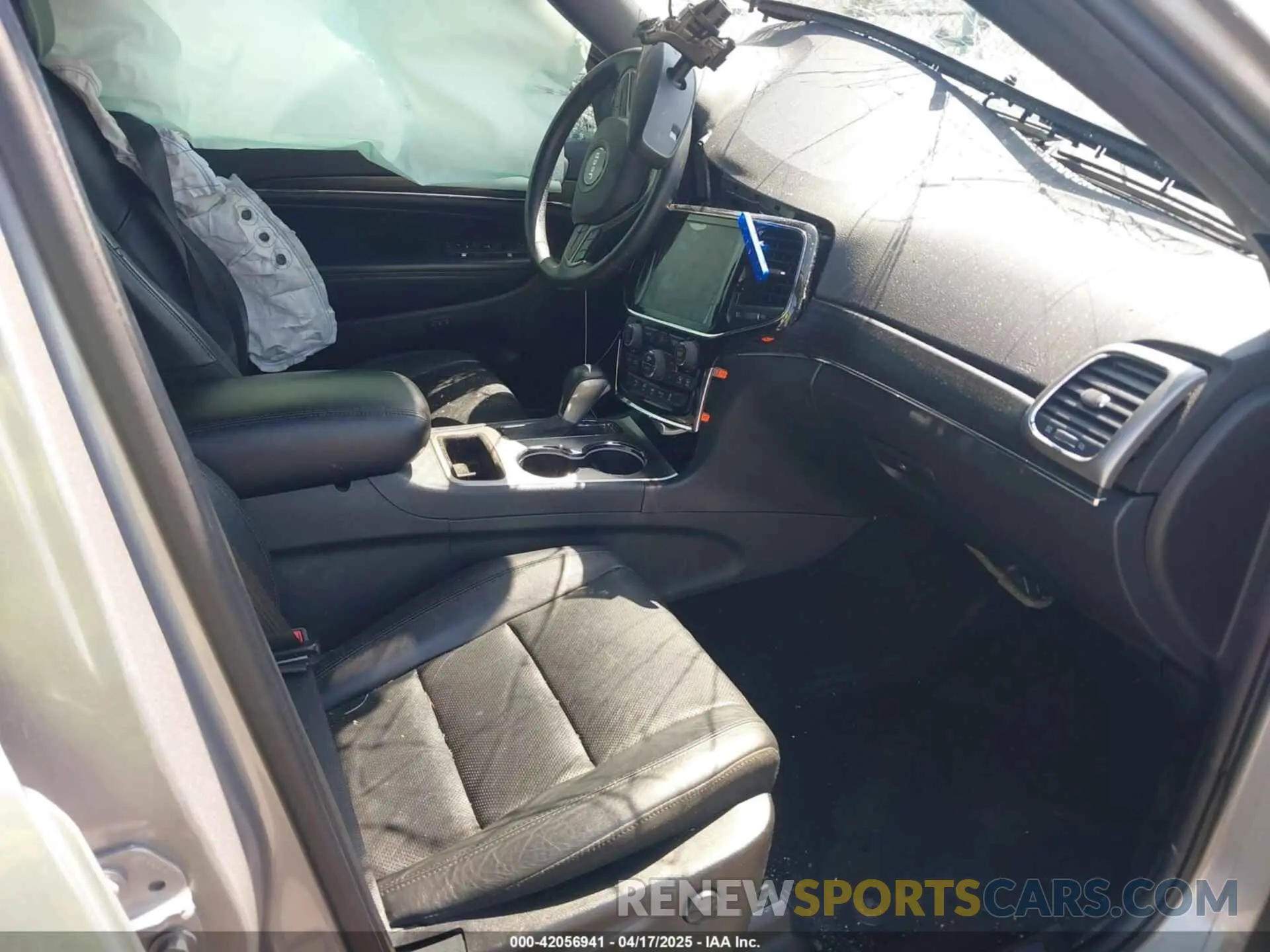 5 Photograph of a damaged car 1C4RJEBGXKC715591 JEEP GRAND CHEROKEE 2019