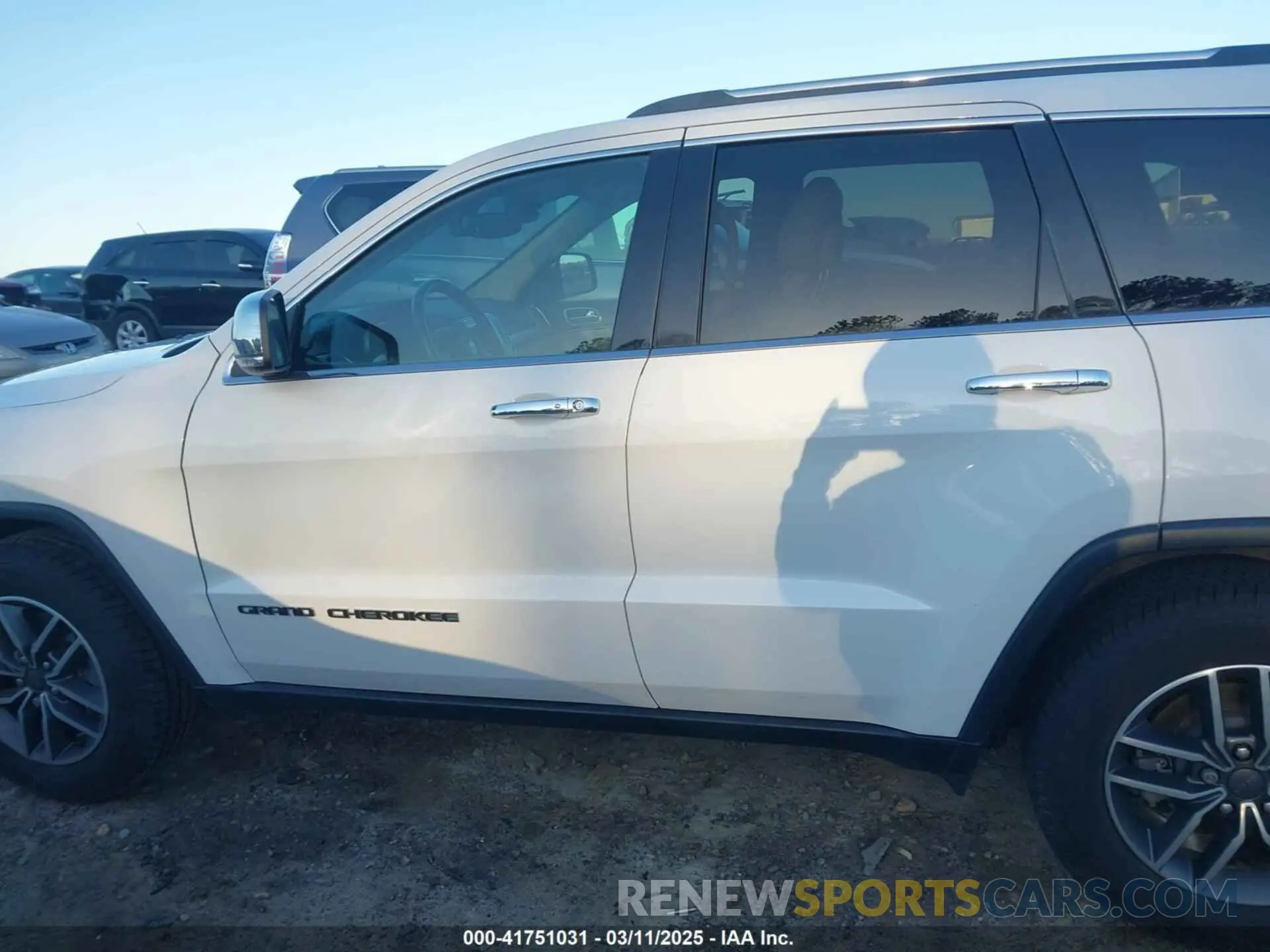 15 Photograph of a damaged car 1C4RJEBGXKC823953 JEEP GRAND CHEROKEE 2019