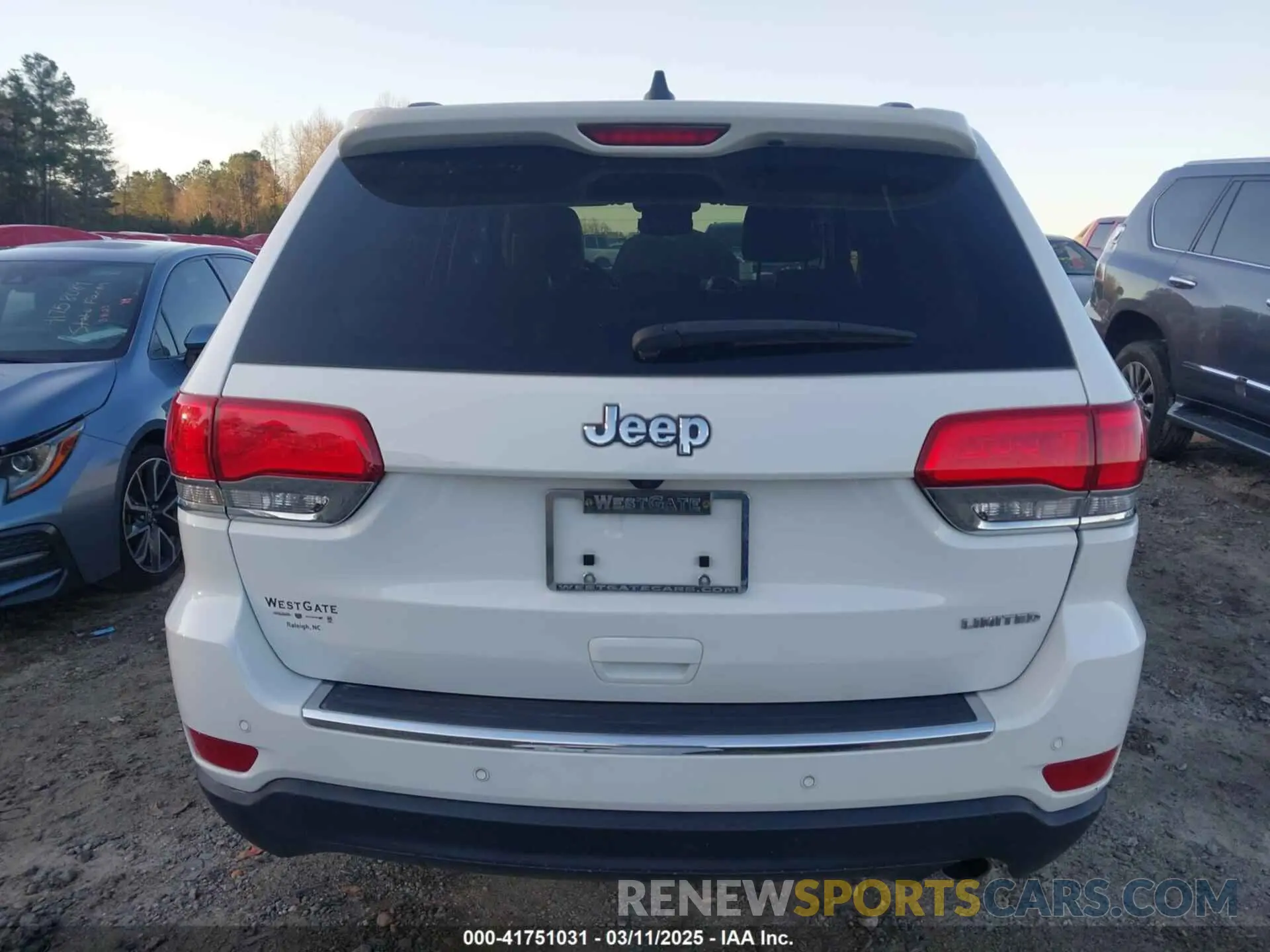 17 Photograph of a damaged car 1C4RJEBGXKC823953 JEEP GRAND CHEROKEE 2019