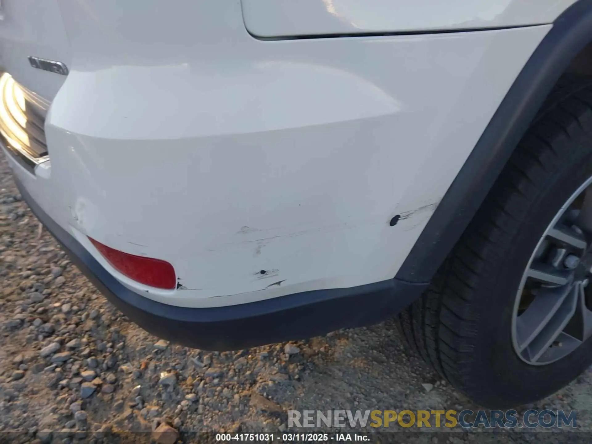 18 Photograph of a damaged car 1C4RJEBGXKC823953 JEEP GRAND CHEROKEE 2019