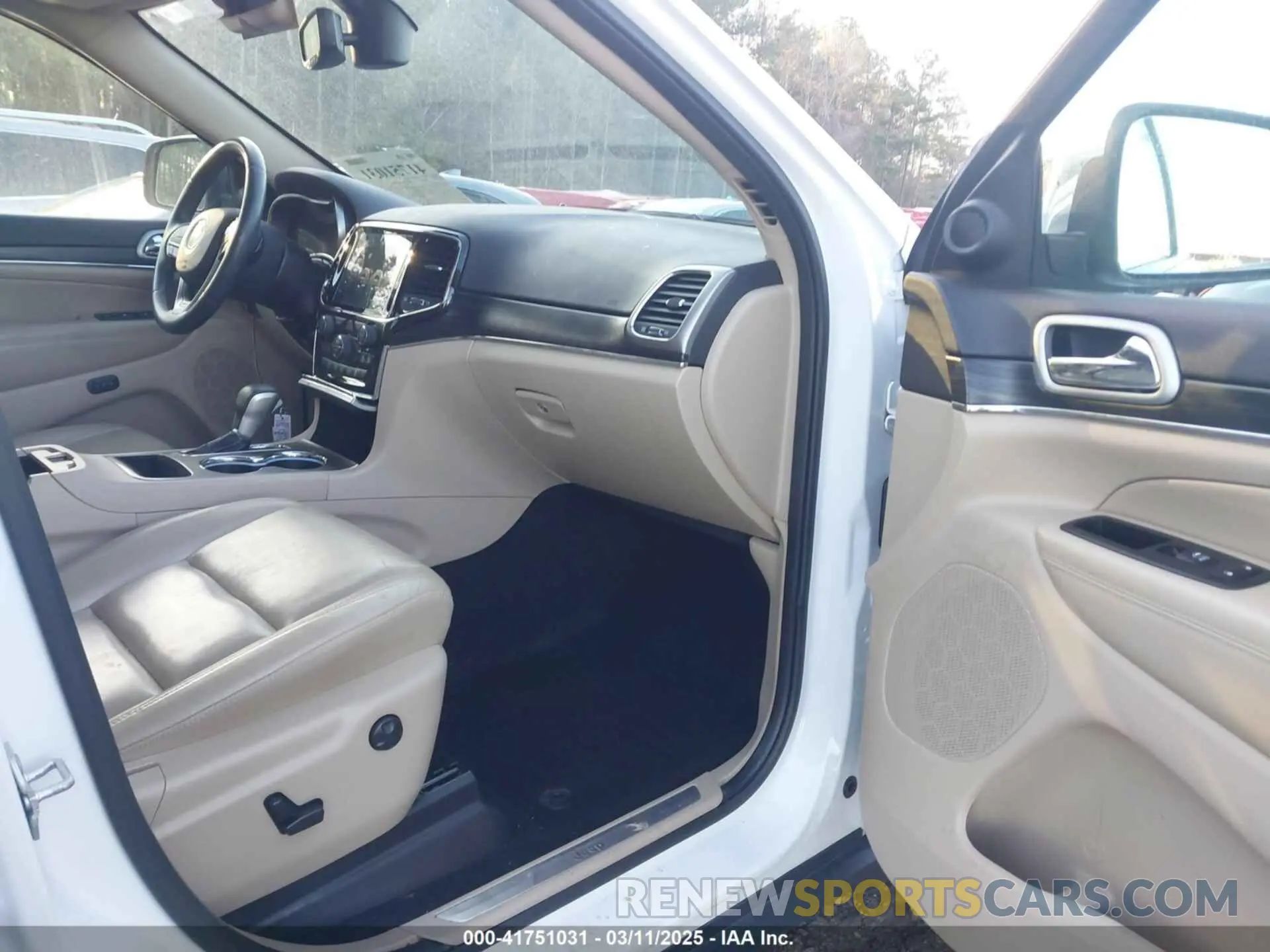 5 Photograph of a damaged car 1C4RJEBGXKC823953 JEEP GRAND CHEROKEE 2019