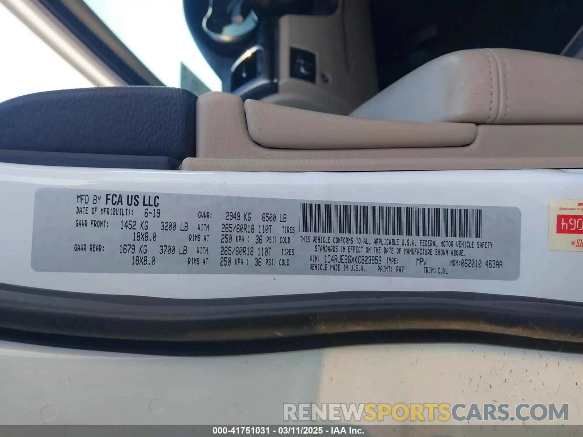 9 Photograph of a damaged car 1C4RJEBGXKC823953 JEEP GRAND CHEROKEE 2019