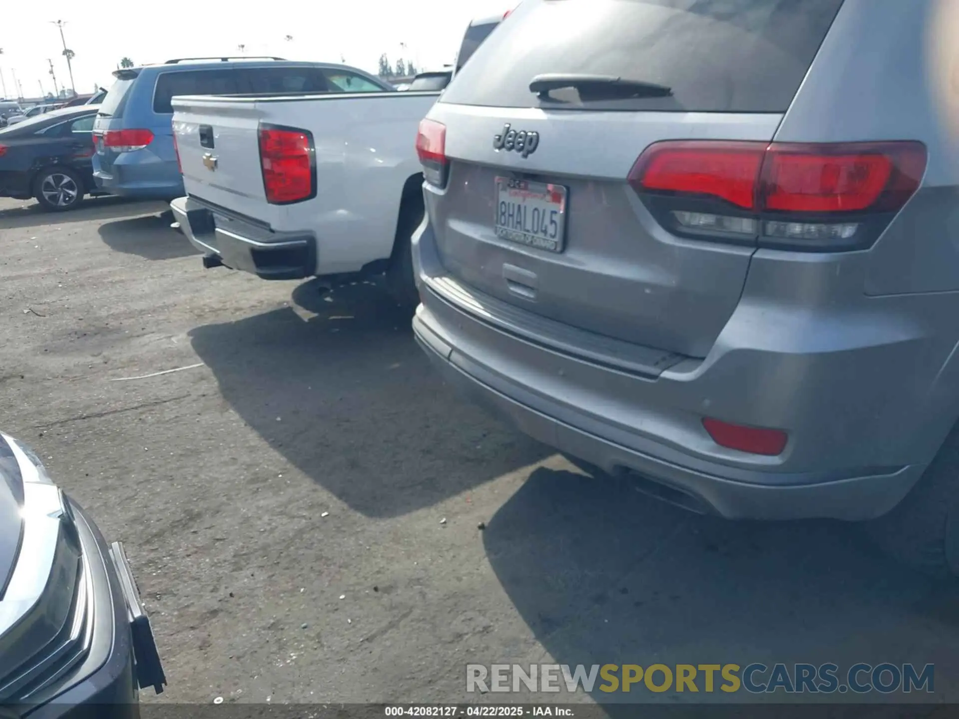 17 Photograph of a damaged car 1C4RJECG1KC555910 JEEP GRAND CHEROKEE 2019