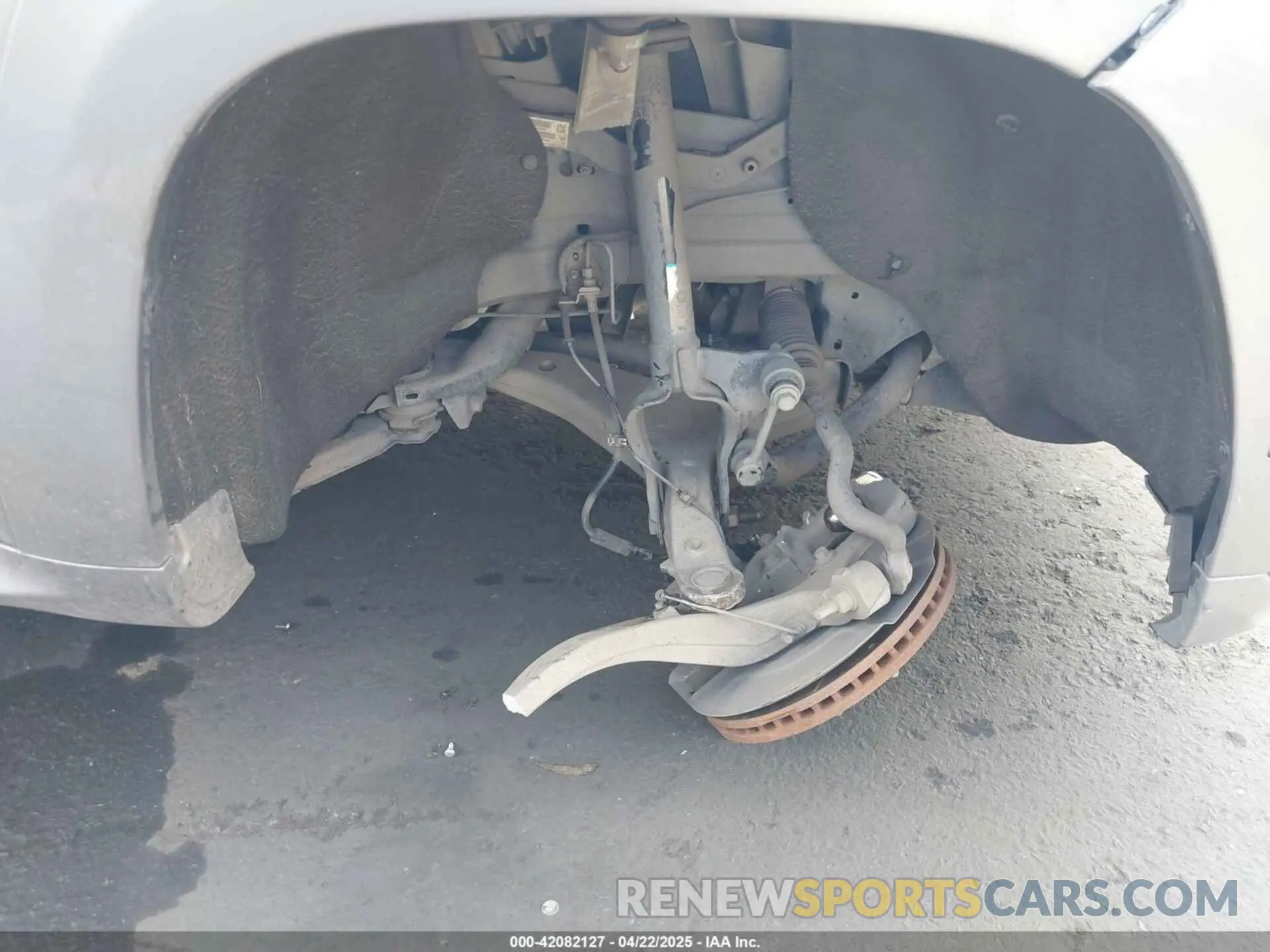 19 Photograph of a damaged car 1C4RJECG1KC555910 JEEP GRAND CHEROKEE 2019